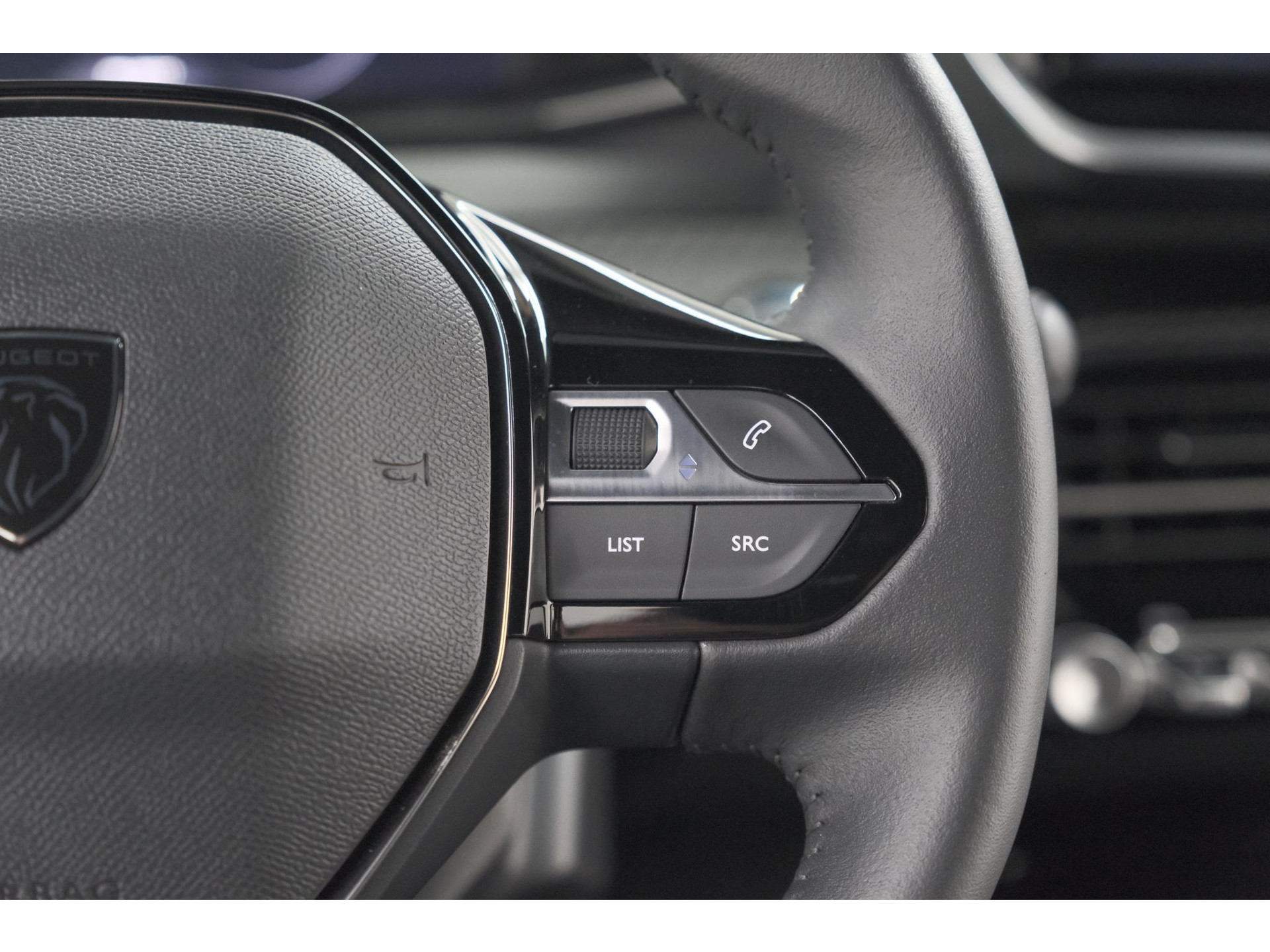 Peugeot 2008 PureTech 100 Allure | Allseason Banden | 360 Camera | Adaptieve Cruise Control | Dodehoekdetetie | Navigatie