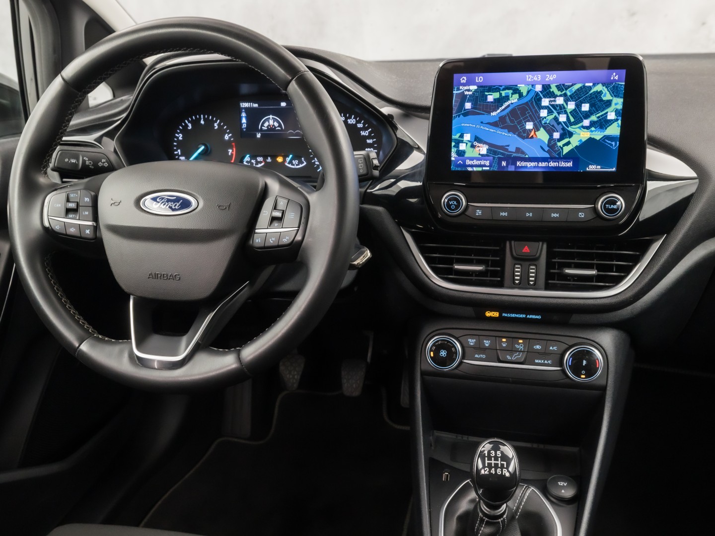 Ford Fiesta 1.0 EcoBoost Hybrid Titanium Sport (APPLE CARPLAY, GROOT NAVI, CLIMATE, GETINT GLAS, PARKEERSENSOREN, SPORTSTOELEN, LM VELGEN, CRUISE, NIEUWSTAAT)