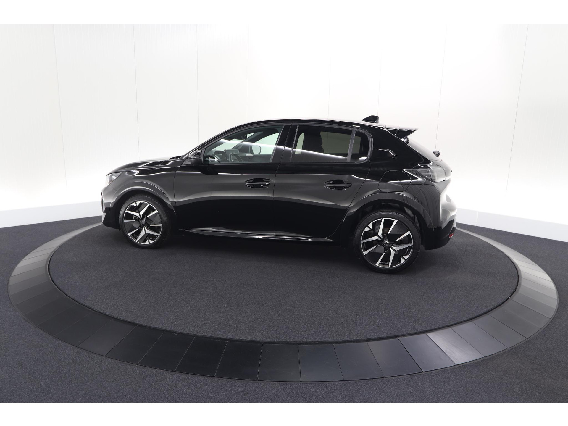 Peugeot 208 1.2 Hybrid 145 e-DCS6 GT | Alcantara Pakket | Camera | Apple Carplay | Stoelverwarming