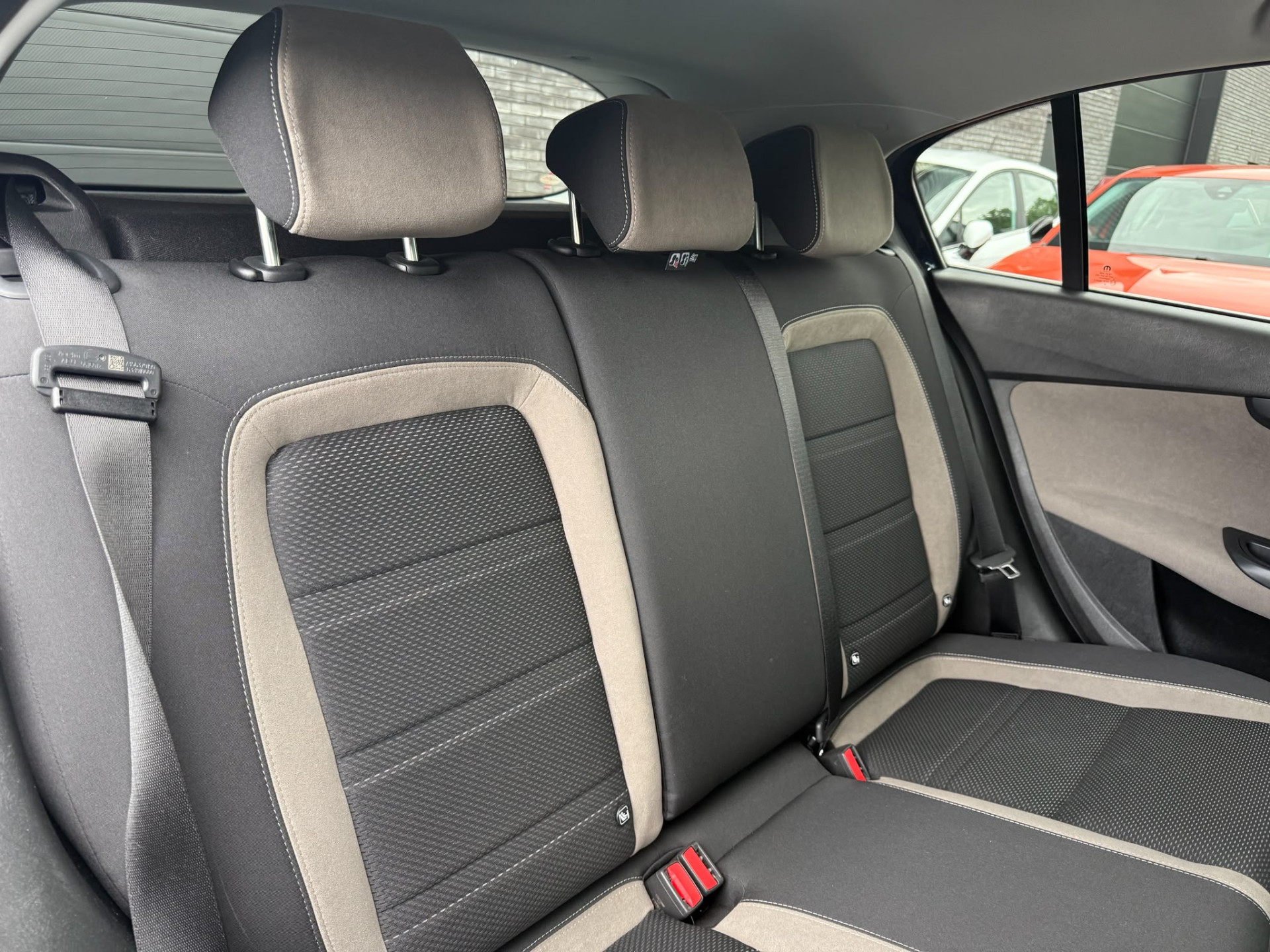 Fiat Tipo 1.4 T-Jet 16v S-Design | 1E EIGENAAR | 3/6/12MND GARANTIE | LED | CRUISE | NAVI | AIRCO | LMV |