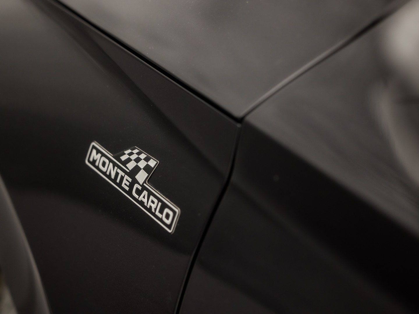 Škoda Kamiq 1.0 TSI Monte Carlo Automaat (PANORAMADAK, VIRTUAL COCKPIT, KUIPSTOELEN, APPLE CARPLAY, CAMERA, GETINT GLAS, ADAPTIVE CRUISE, KEYLESS, NIEUWSTAAT)