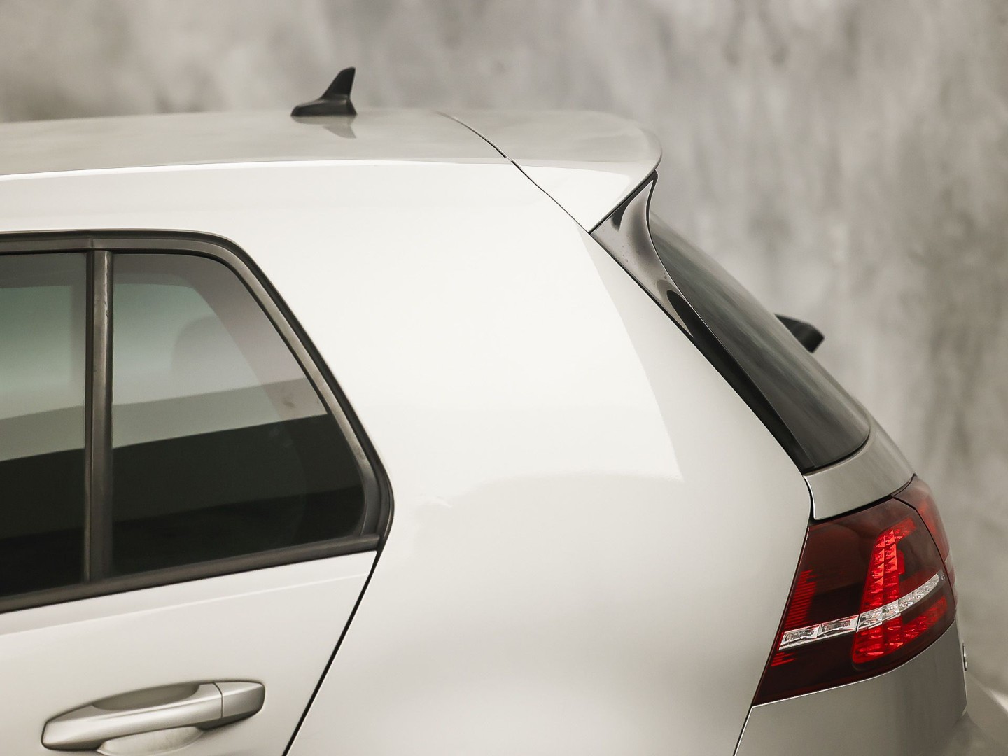 Volkswagen Golf 1.4 TSI GTE 204Pk Automaat (APPLE CARPLAY, NAVIGATIE, SOH 79,4%, CLIMATE, STOELVERWARMING, SPORTSTOELEN, GETINT GLAS, LED KOPLAMPEN, CRUISE, NIEUWSTAAT)