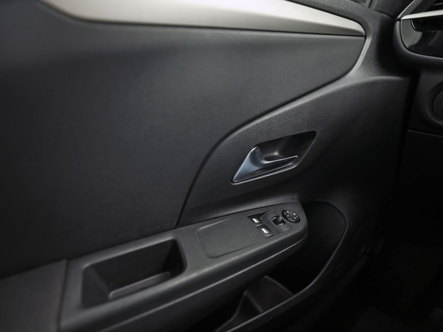 Opel Corsa 1.2 Sport (APPLE CARPLAY, GROOT NAVI, LANE ASSIST, SPORTSTOELEN, CRUISE, NIEUWSTAAT)