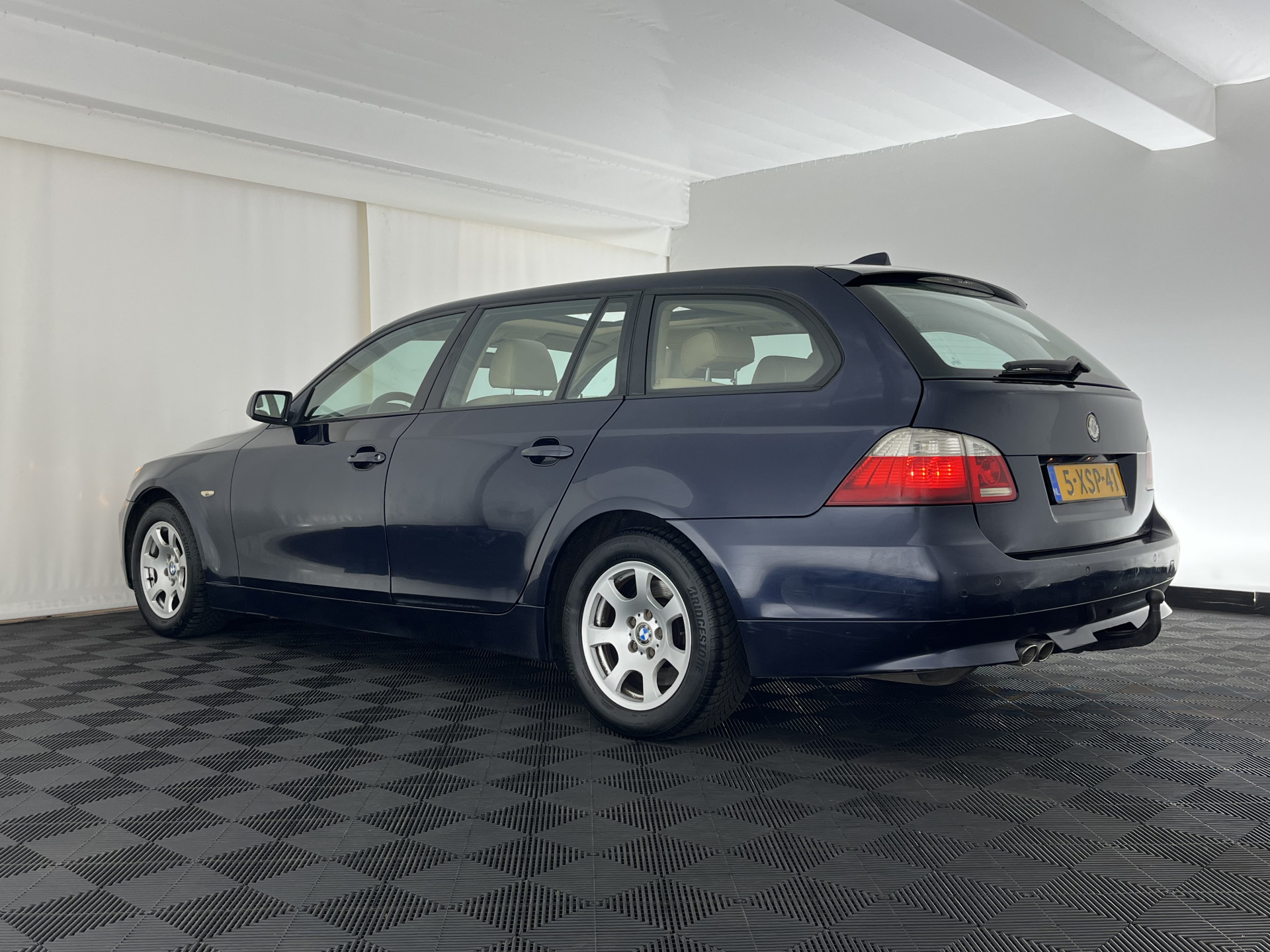 BMW 5-serie Touring 525d *PANO | LEATHER | NAVI-FULLMAP | HIFI-SOUND | ECC | HEATED-SPORTSEATS | PDC | CRUISE | TOWBAR | 16''ALU *