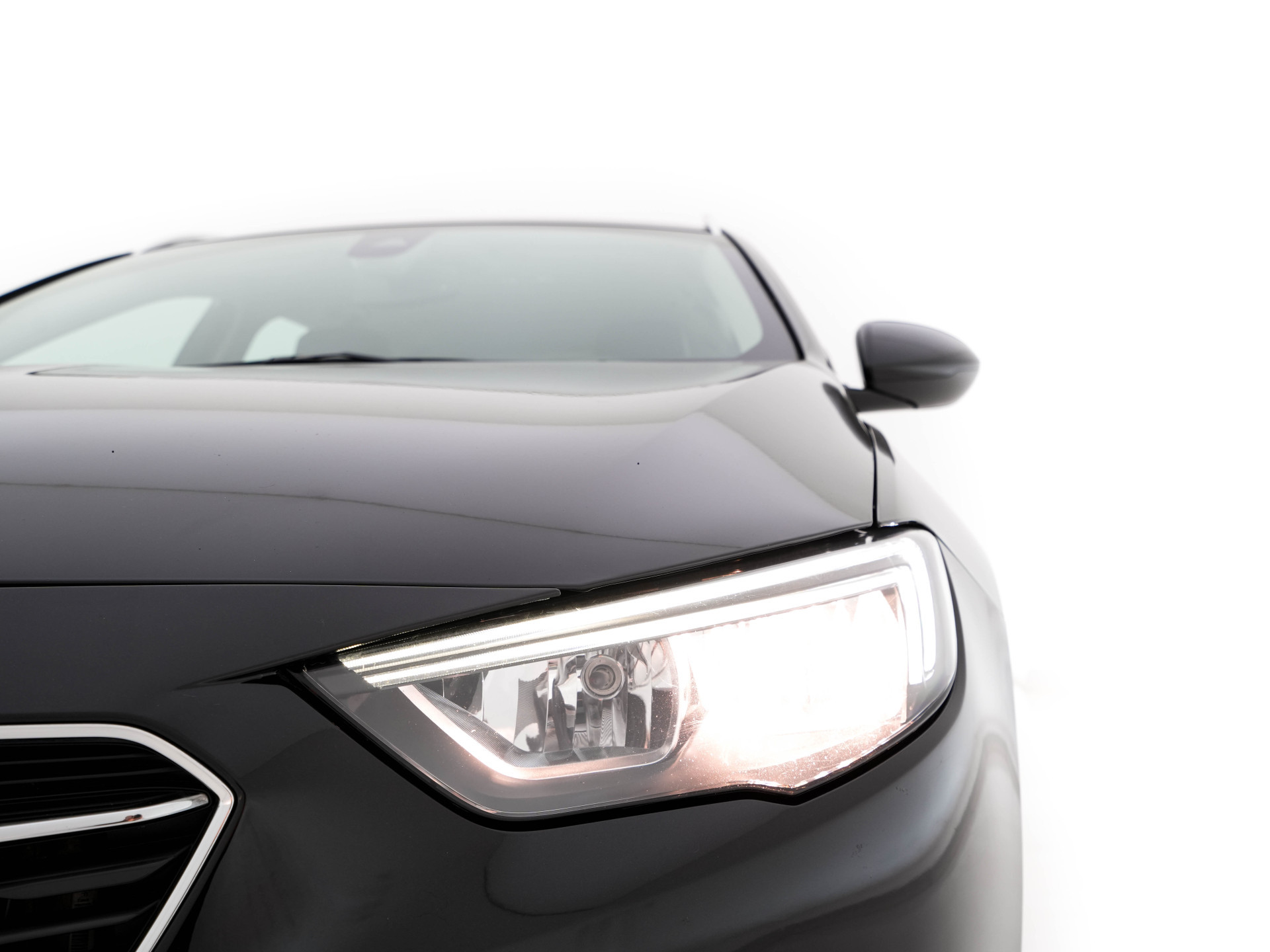 Opel Insignia Sports Tourer 1.5 Turbo Business Executive Aut. *NAVI-FULLMAP | LEATHER-FABRIC | KEYLESS | DAB+ | SPORT-SEATS  | ECC | PDC | CRUISE | TOWBAR | CARPLAY | 18''ALU*