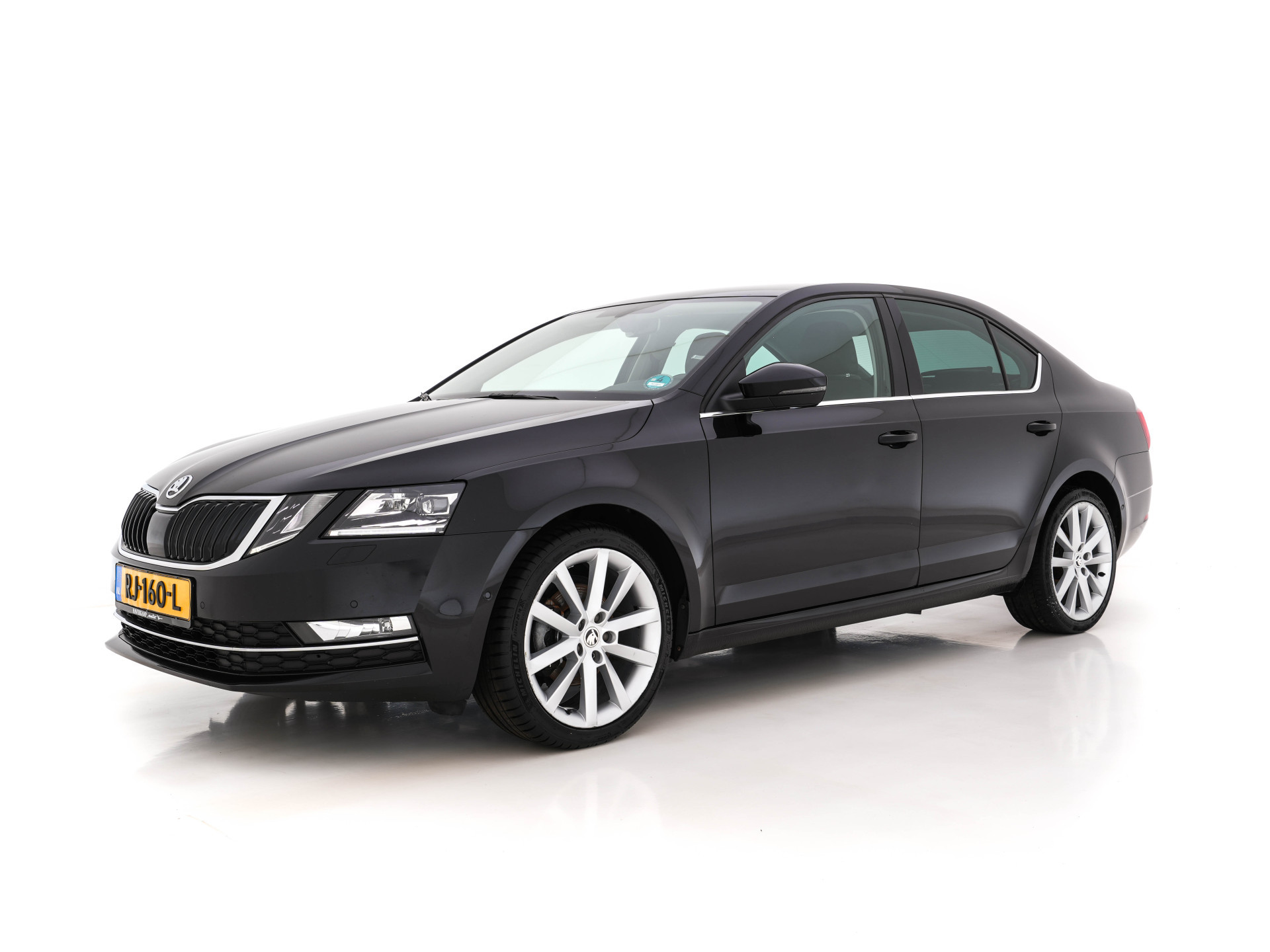 ŠKODA Octavia 1.0 TSI Greentech Style Business (INCL-BTW) Aut. *LEATHER-ALCANTARA | NAVI-FULLMAP | FULL-LED | CANTON-AUDIO | KEYLESS | DAB | HEATED-COMFORTSEATS | ECC | PARKPILOT | SHIFT-PADDLES | CRUISE | PRIVACY-GLASS | 18"ALU*