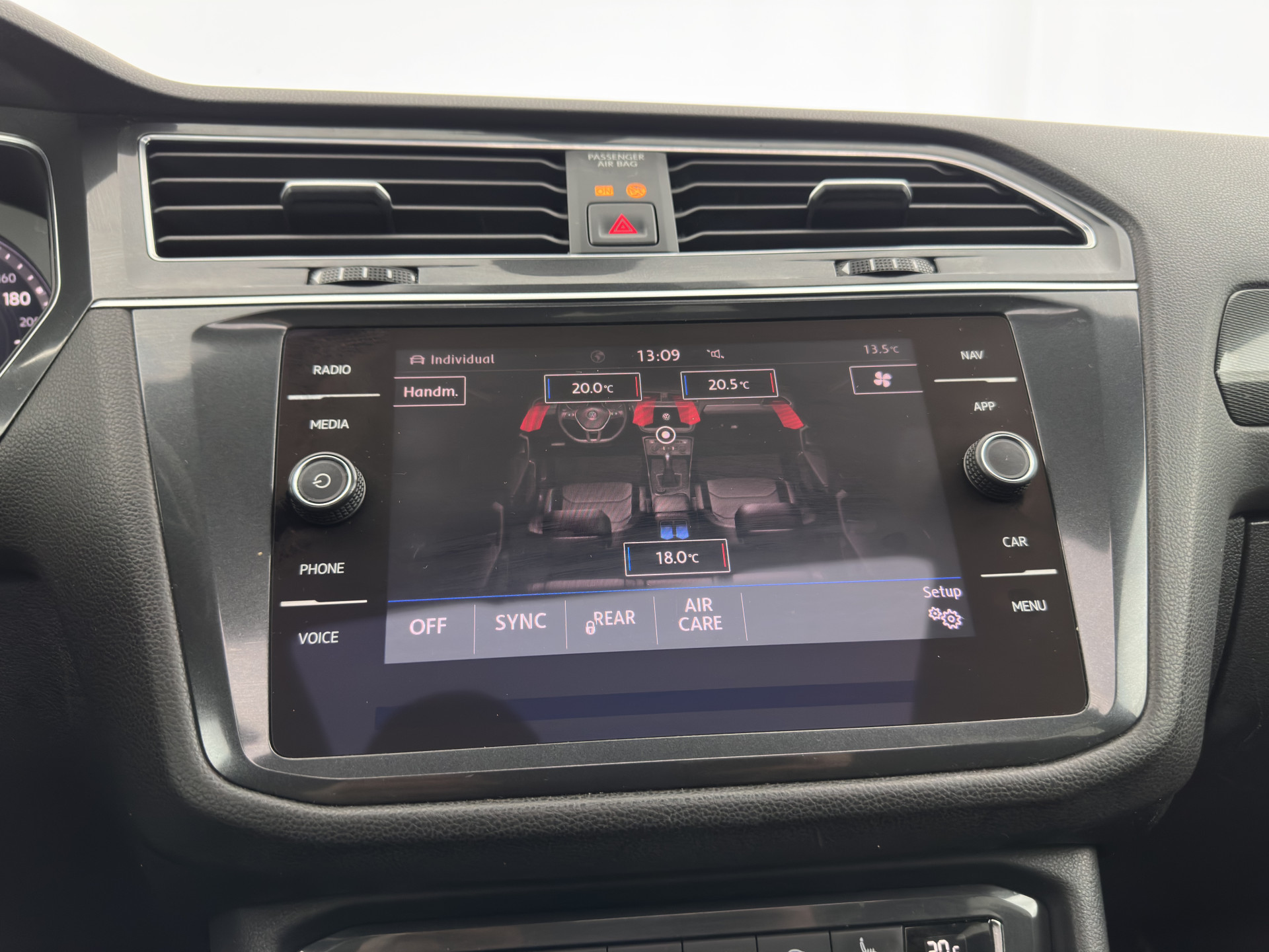 Volkswagen Tiguan Allspace 1.5 TSI R-line Highline Business (7-Pers.) (INCL-BTW) Aut * PANO | NAVI-FULLMAP | XENON | ALCANTARA | HEATED-ERGONOMIC-SPORTSEATS | KEYLESS | PRIVACY-GLASS | CAMERA | DAB | DIGI-COCKPIT | PDC | TOWBAR | ECC | 19"ALU*