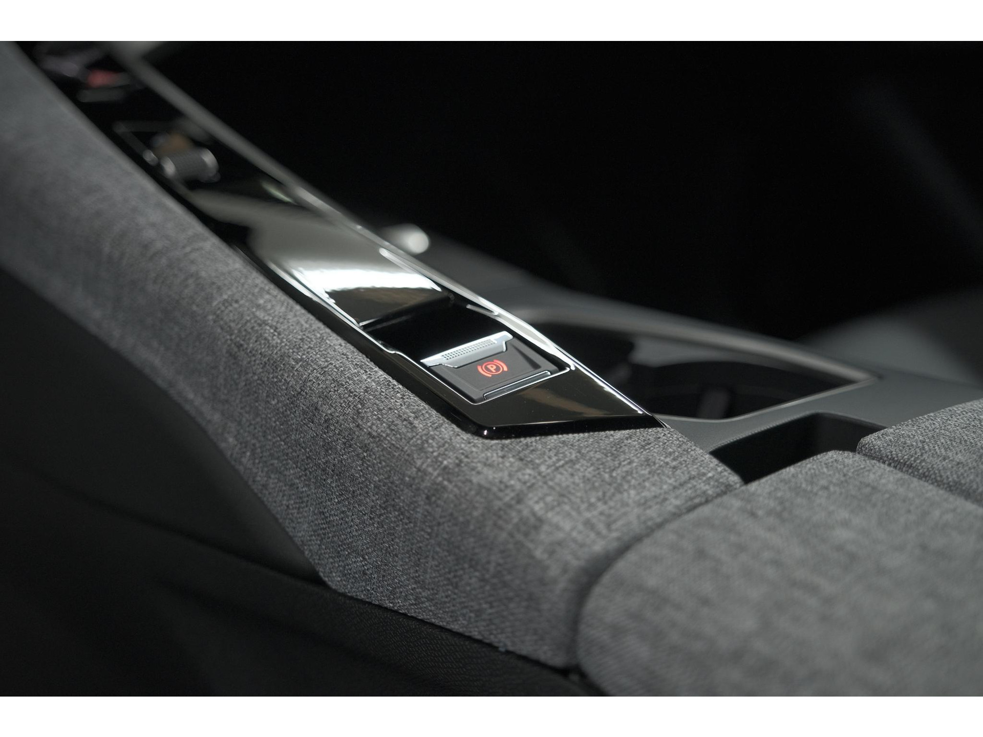 Peugeot 3008 1.2 Hybrid 136 GT | Panoramdak | 360 Camera | Stoelverwarming | Elektrische Kofferklep | Allseason Banden