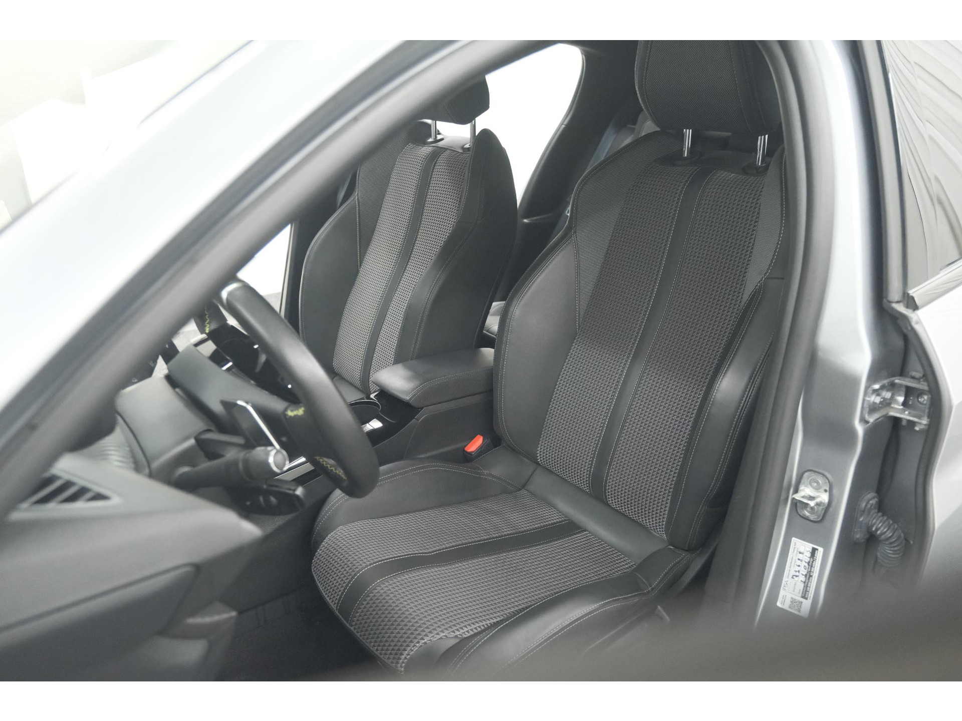 Peugeot 208 PureTech 131 EAT8 GT | Camera | Dodehoekdetectie | Navigatie | Carplay