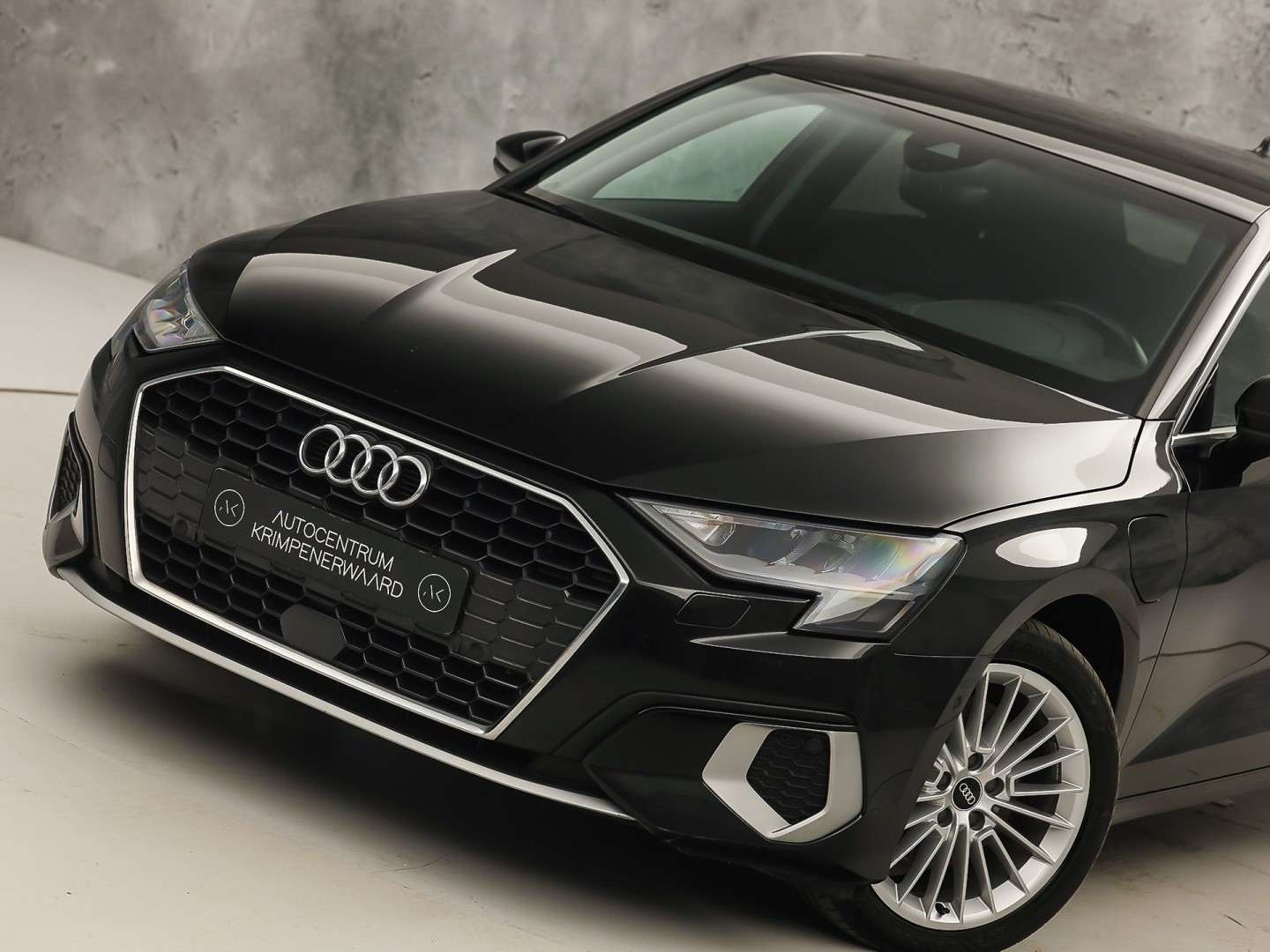 Audi A3 Sportback 40 TFSI e Sport 204Pk Automaat (APPLE CARPLAY, GROOT NAVI, LEDER, STOELVERWARMING, SPORTSTOELEN, ADAPTIVE CRUISE, GETINT GLAS, NIEUWSTAAT)