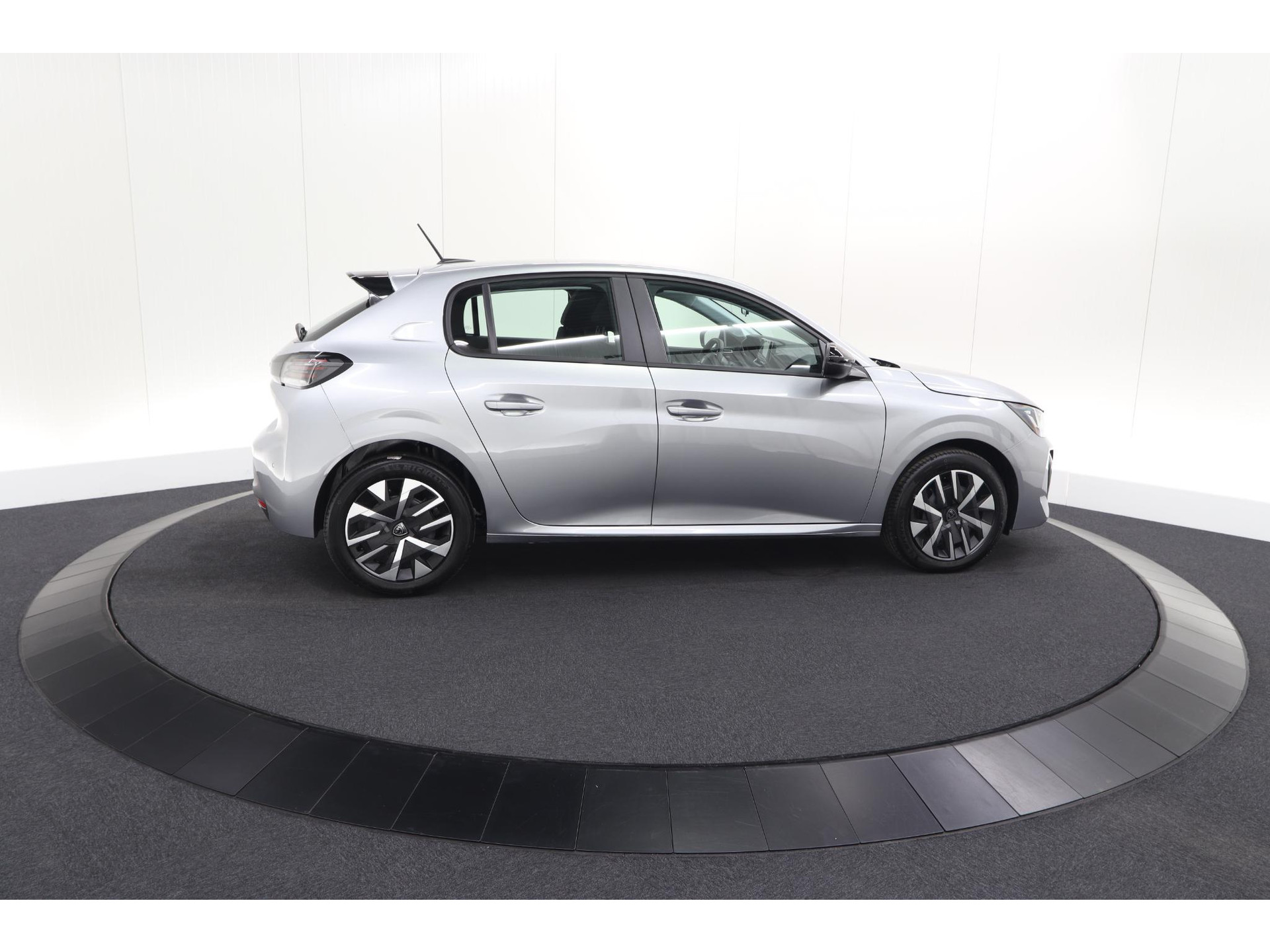 Peugeot 208 1.2 Hybrid 110 e-DCS6 Style | Direct Leverbaar | Apple Carplay | Parkeersensoren