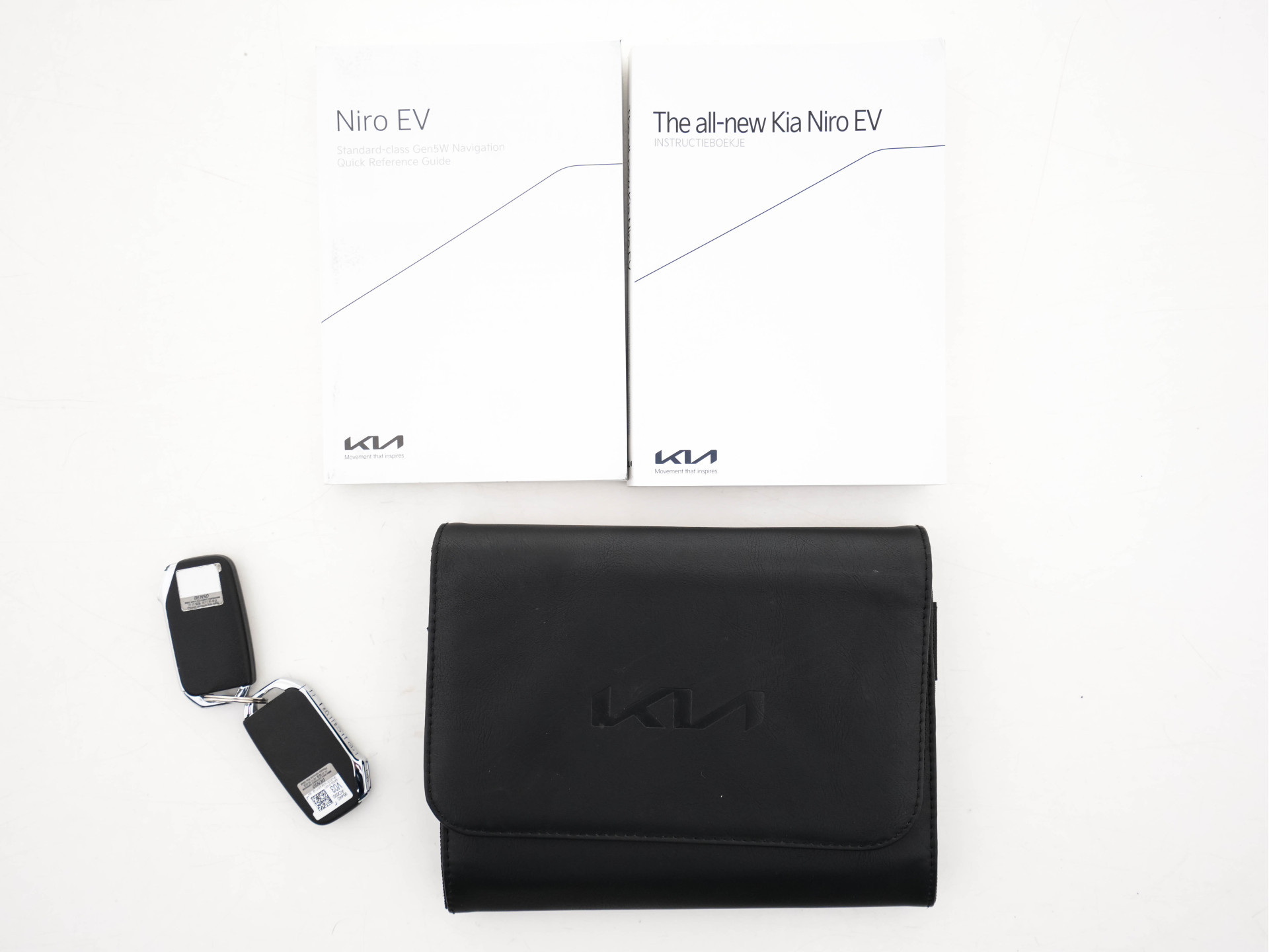 Kia Niro EV DynamicPlusLine 64.8 kWh [ 3-Fase ] (INCL-BTW) Aut. *PANO | HEAD-UP | LEATHER | DIGI-COCKPIT | NAVI-FULLMAP | DAB | ADAPT.CRUISE | CAMERA | COMFORT-SEATS | KEYLESS | DIGI-COCKPIT | SHIFT-PADDLES | HEATED-SEATS | CARPLAY | LANE-