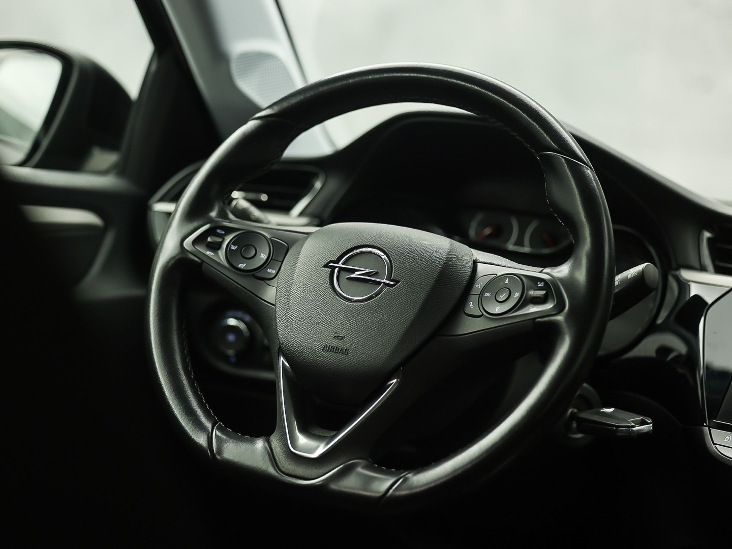 Opel Corsa 1.2 Sport (APPLE CARPLAY, LEDER STUURWIEL, SPORTSTOELEN, ELEK PAKKET, LANE ASSIST, NIEUWSTAAT)