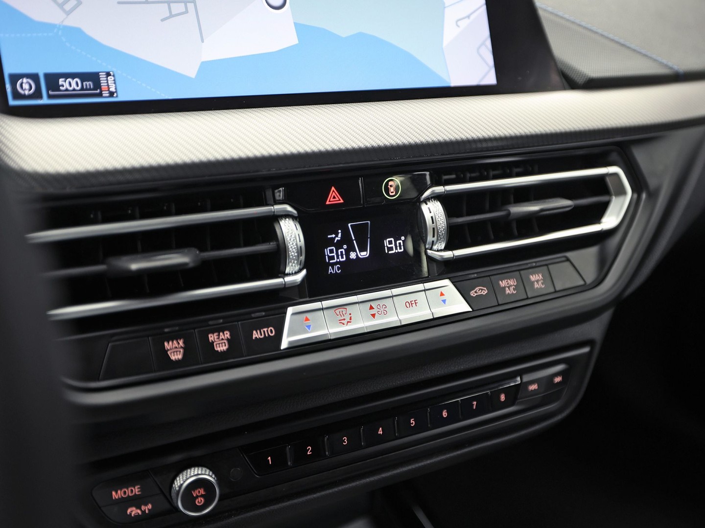 BMW 1 Serie 118i M Sport Automaat (APPLE CARPLAY, M PAKKET, GROOT NAVI, LEDER, SPORTSTOELEN, SFEERVERLICHTING, GETINT GLAS, NIEUWSTAAT)