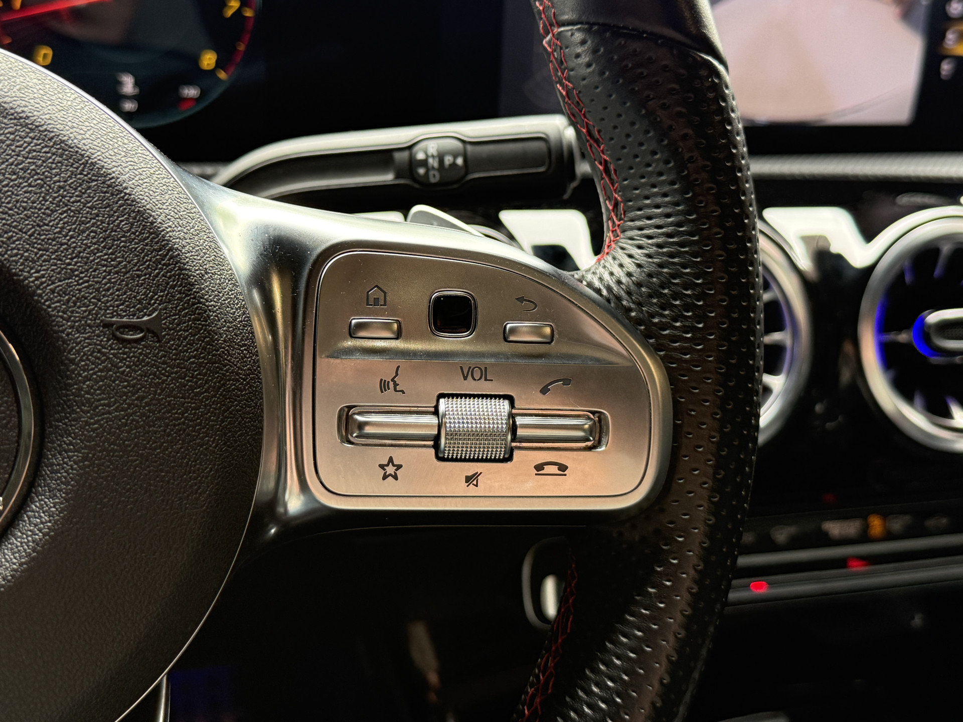 Mercedes-Benz CLA-klasse Shooting Brake 200 Business Solution AMG | Pano | Sfeerverl. | Burmester | Keyless