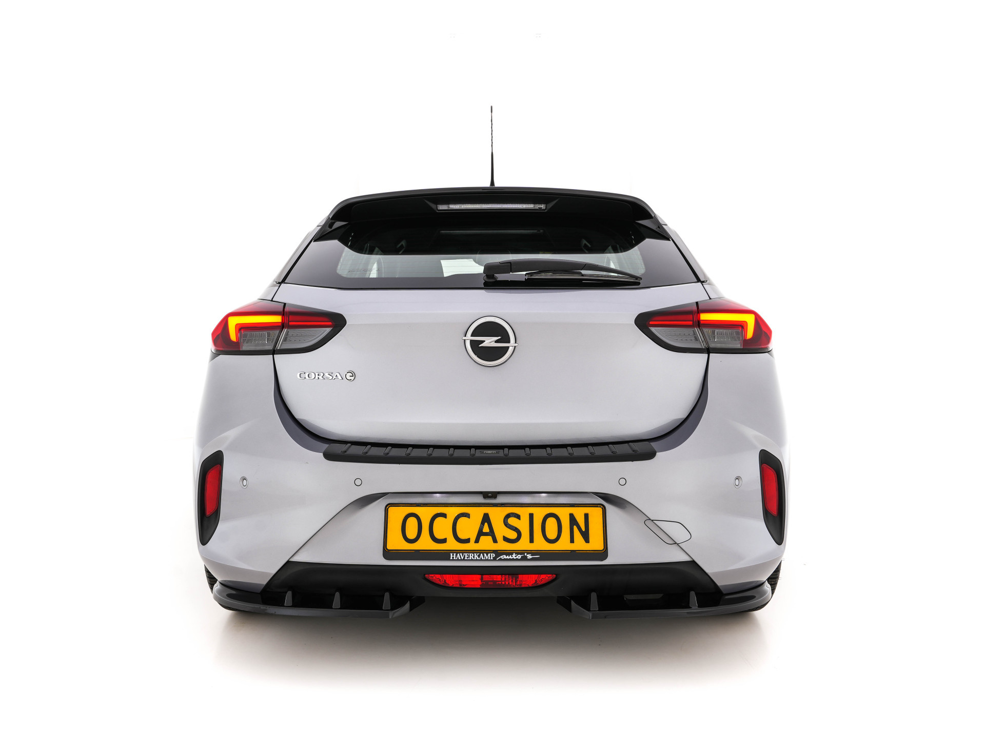 Opel Corsa-e GS-Line Bitter-Edition 50 kWh [ 3-Fase ] (INCL-BTW) Aut.* HEATPUMP | LEATHER-MICROFIBRE | ADAPTIVE-CRUISE | CARPLAY | CCS-FASTLOADER | FULL-LED | HEATED-SPORTSEATS | DAB+ | ECC | LANE-ASSIST | CAMERA | PDC | DIGI-COCKPIT | 17 "ALU*