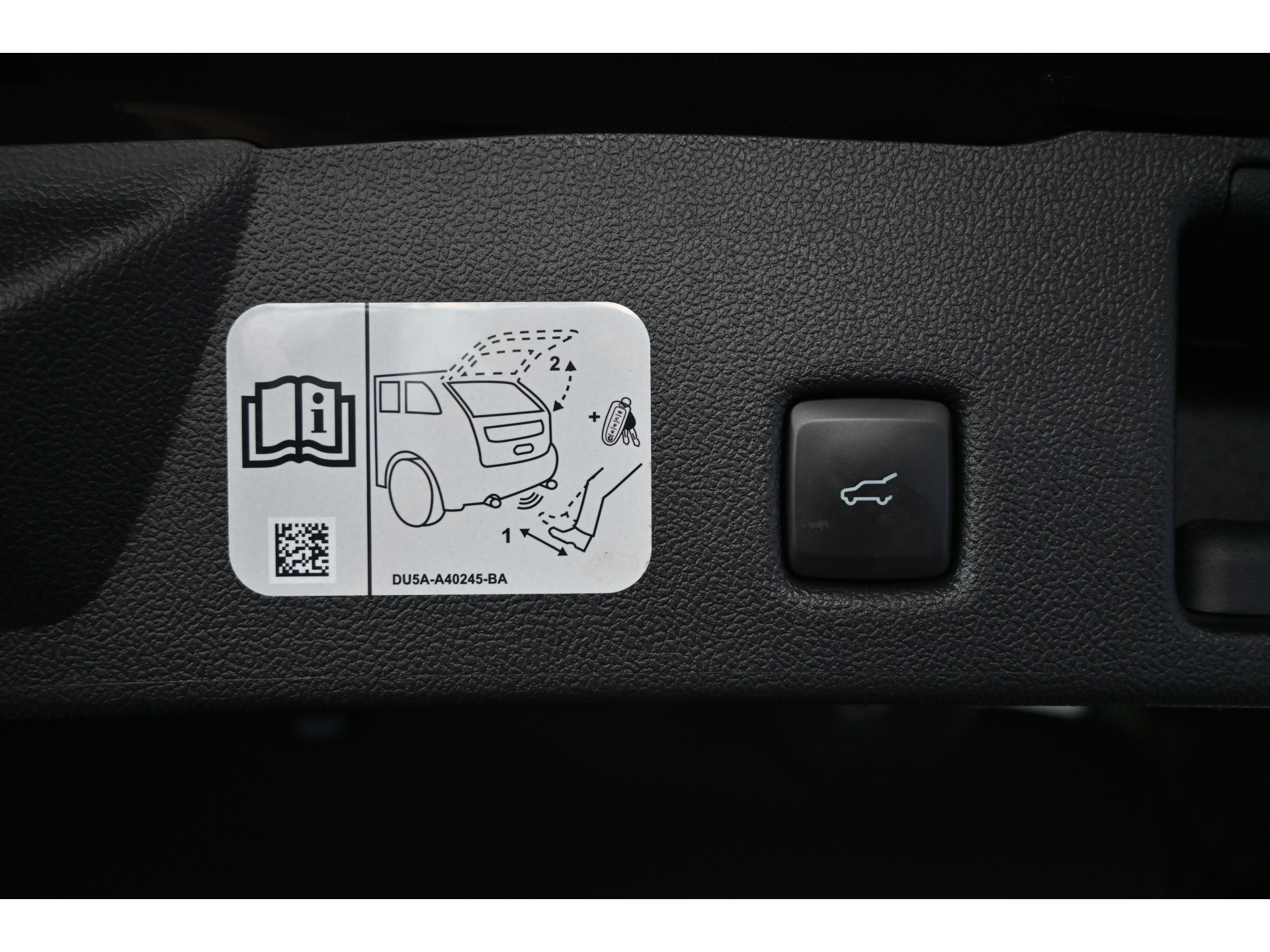 Ford Kuga 2.5 PHEV Vignale Automaat Navigatie Stoelverwarming Head Up! LED Camera Rijklaarprijs! Inruil Mogelijk!