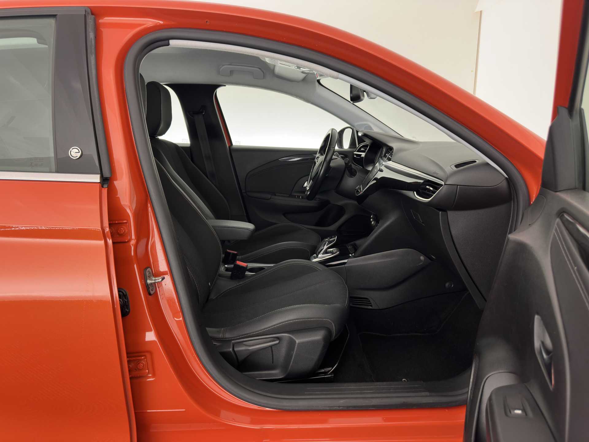 Opel Corsa-e Elegance 50 kWh [3-FASE] {SOH-90%} (INCL-BTW) Aut.*FULL-LED | DIGI-COCKPIT | LEATHER-MICROFIBRE | CARPLAY | CAMERA | ECC | KEYLESS | CRUISE | DAB | 16'' ALU*