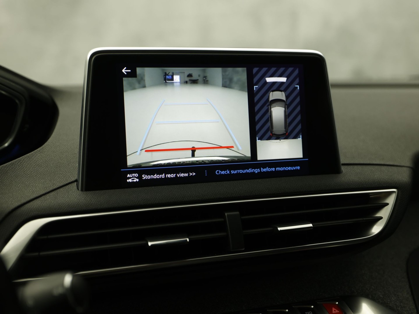 Peugeot 3008 1.2 PureTech Allure Sport Automaat (APPLE CARPLAY, GROOT NAVI, 360 CAMERA, STOELVERWARMING, LEDER, SPORTSTOELEN, ADAPTIVE CRUISE, GETINT GLAS, KEYLESS, NIEUWSTAAT)