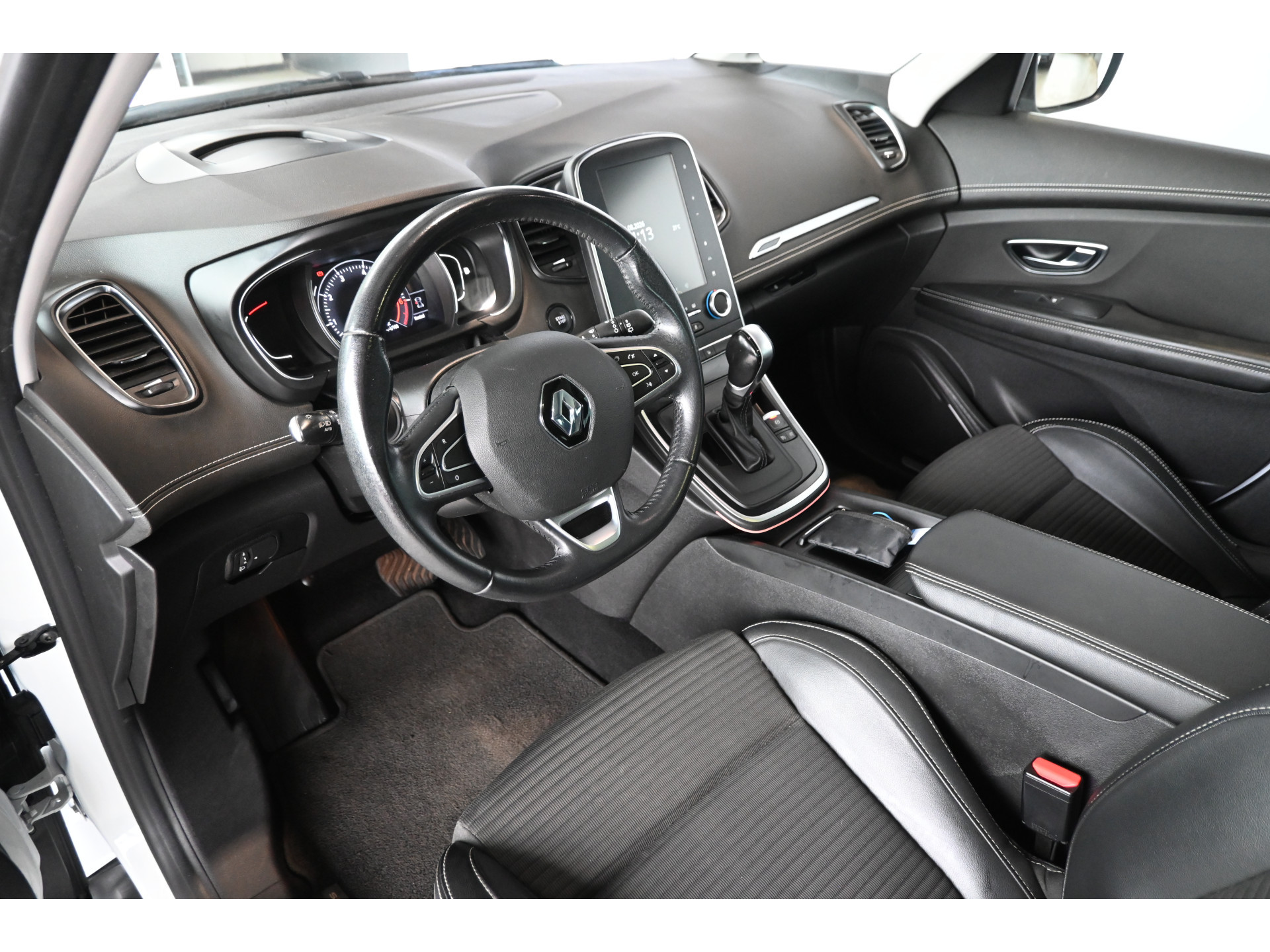 Renault Scénic 1.3 TCe Intens Automaat Nap Clima Cruise Trekhaak Navigatie Head up Panoramadak 100% Onderhouden! Inruil Mogelijk!
