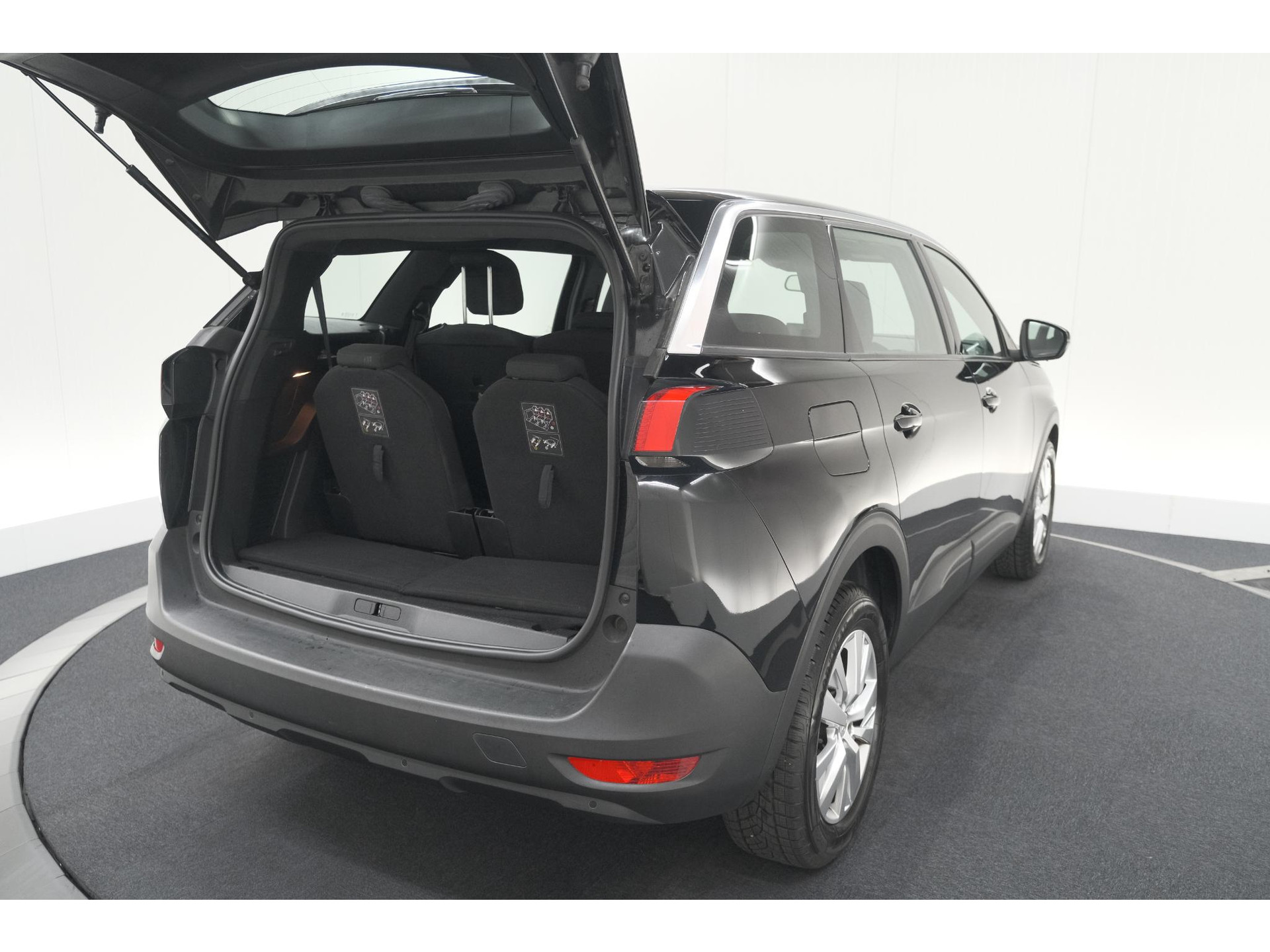 Peugeot 5008 PureTech 130 EAT8 Active Pack Business | 7 Zitplaatsen | Camera | Navigatie | Apple Carplay | Parkeersensoren