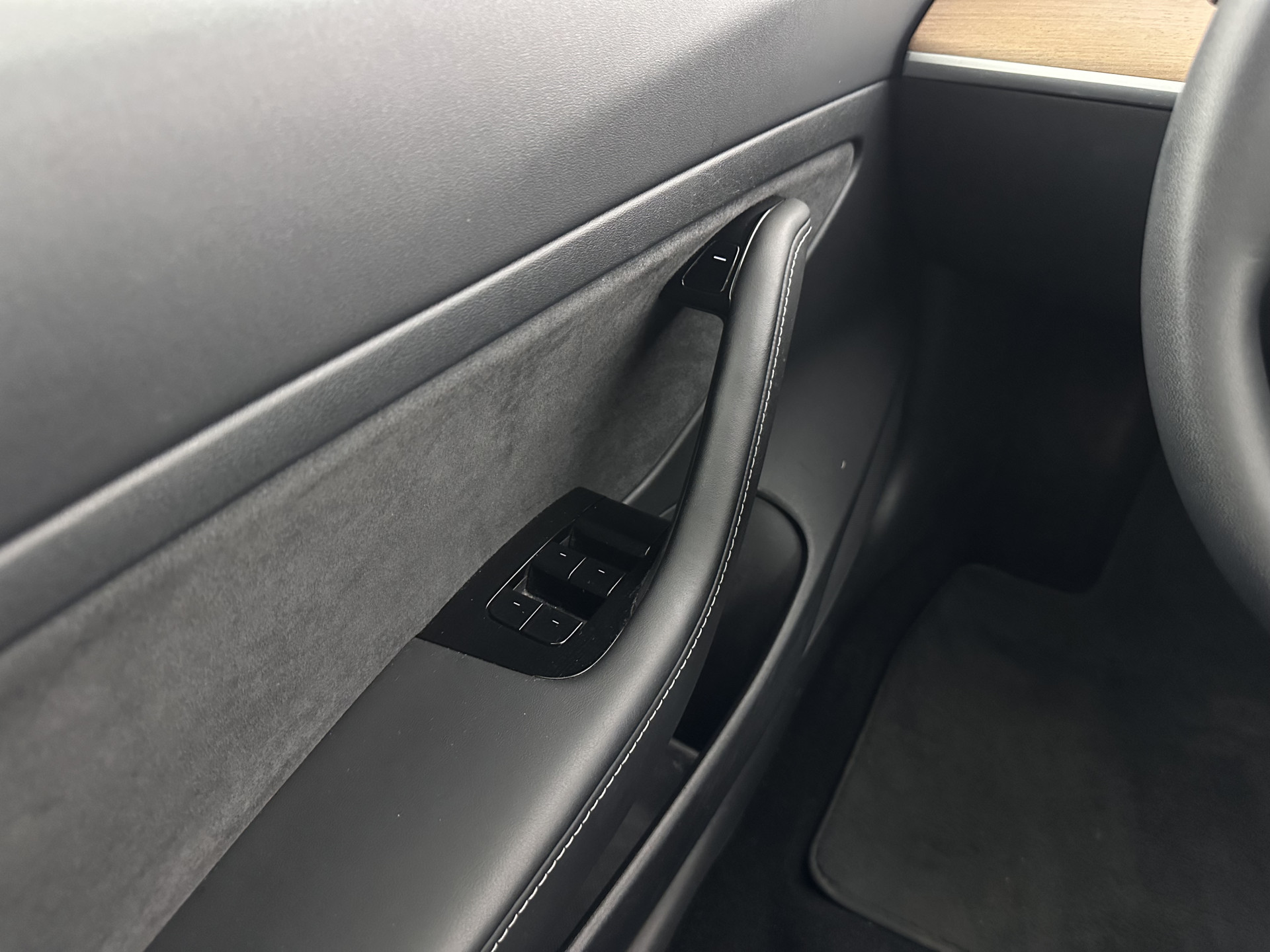 Tesla Model 3 Standard RWD Plus 60 kWh [ 3-Fase ] (INCL-BTW) Aut. *PANO | AUTO-PILOT | LEATHER | KEYLESS | FULL-LED | MEMORY-PACK | TOP-VIEW | DAB | CARPLAY | DIGI-COCKPIT | LANE-ASSIST | COMFORT-SEATS | 19"ALU*