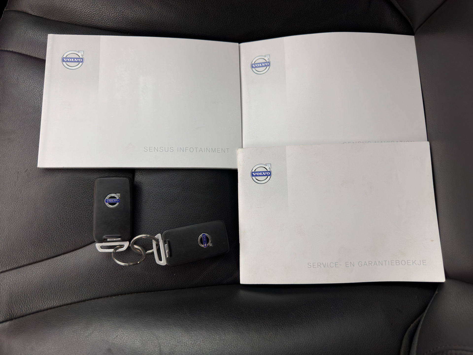 Volvo V60 2.4 D6 AWD Plug-In Hybrid Summum ( Plug-In ) Aut. * LEATHER | PREMIUM-SOUND-AUDIO | NAVI-FULLMAP | BI-XENON |  MEMORY-PACK | CRUISE | HEATED-SPORTSEATS | TOWBAR | 17"ALU*