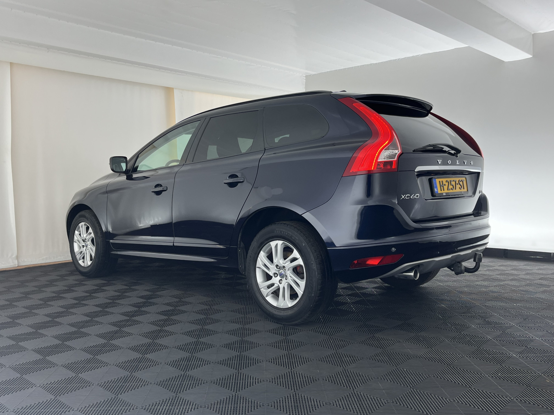 Volvo XC60 2.0 D3 FWD Momentum *LEATHER | NAVI-FULLMAP | COMFORTSEATS | ECC | PDC | CRUISE | PRIVACYGLASS | TOWBAR | 17''ALU*
