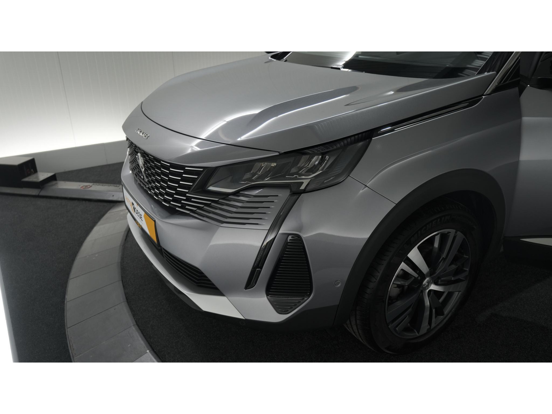 Peugeot 5008 PureTech 130 EAT8 Allure Pack Business | 7 Zitplaatsen | Camera | Dodehoekdetectie | Navigatie | Elektronische Achterklep