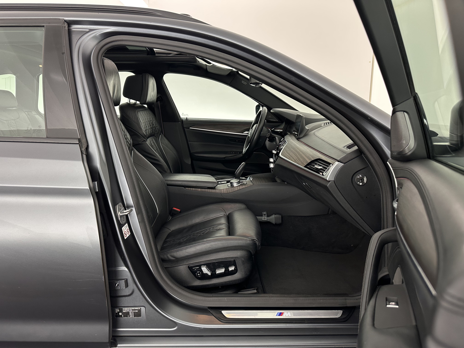 BMW 5-serie Touring 540i xDrive  M-Sportpack High Executive Aut. *PANO | LEATHER | FULL-LED | ADAPTIVE-CRUISE | DIGI-COCKPIT | MEMORY-PACK | BLINDSPOT | TOPVIEW | HARMAN/KARDON | KEYLESS | DIGI-COCKPIT | HEATED-COMFORTSEATS | AMBIENTLIGHT | HEAD-UP |