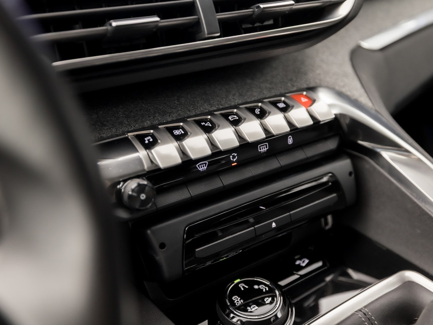 Peugeot 3008 1.2 PureTech Allure Sport (APPLE CARPLAY, GROOT NAVI, 360 CAMERA, DRIVE MODE, GETINT GLAS, SPORTSTOELEN, LEDER, TREKHAAK, CRUISE, NIEUWSTAAT)