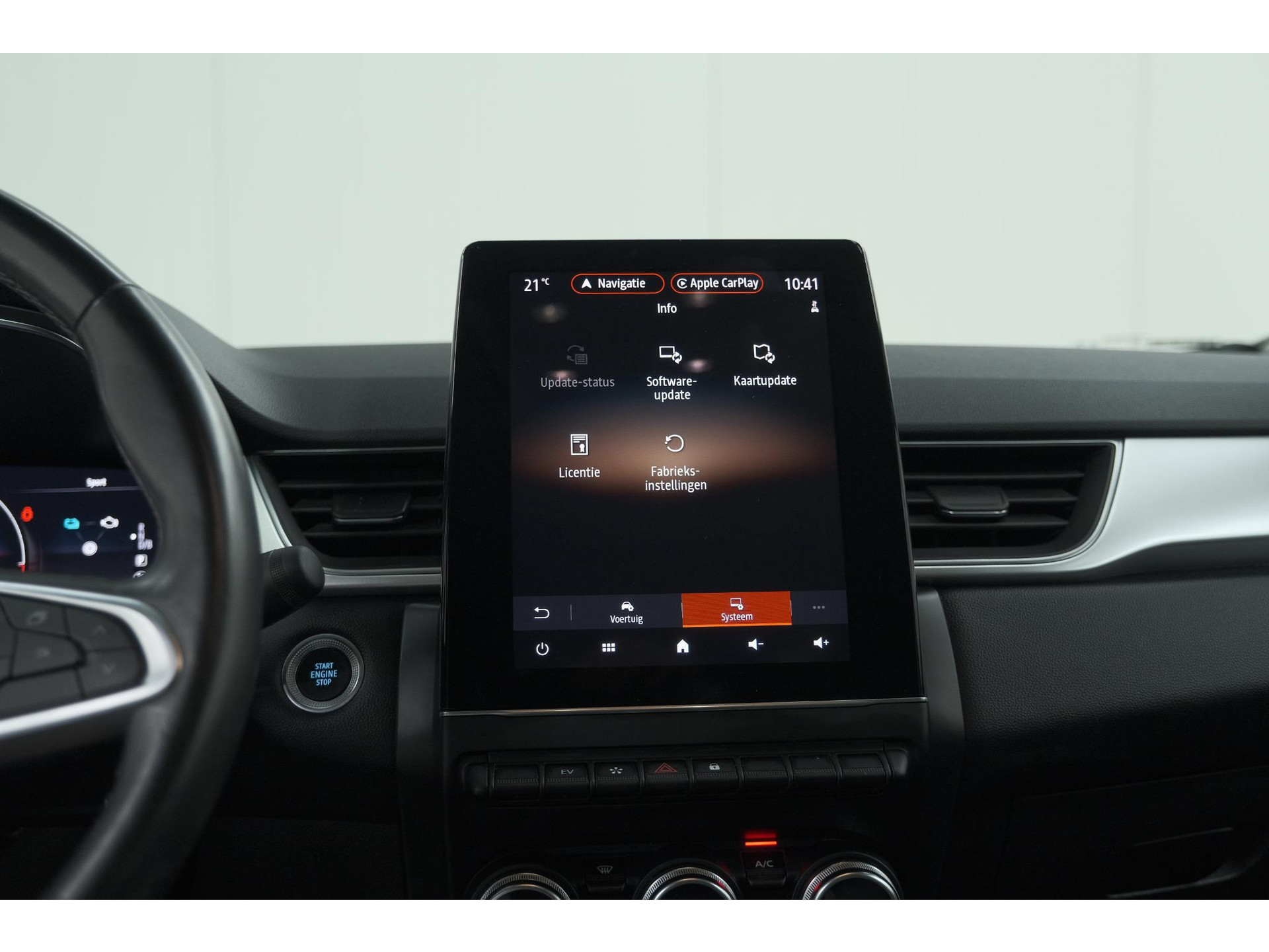 Renault Captur 1.6 E-Tech Plug-in Hybrid 160 Intens | Trekhaak | Camera | Adaptieve Cruise Control | Dodehoekdetectie