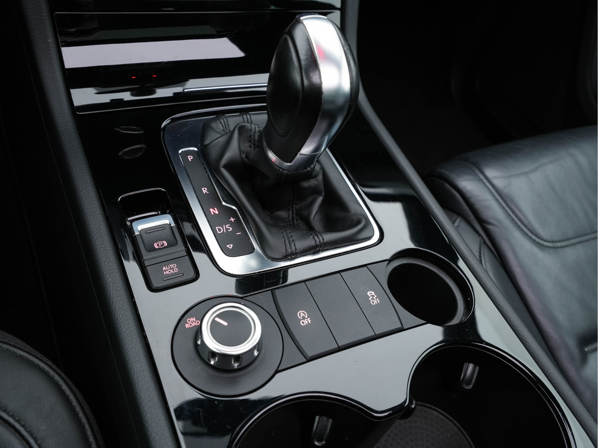 Volkswagen Touareg 3.0 TDI R-line-Pack Chrome-Pack Aut. *PANO | FULL-LEATHER | NAVI-FULLMAP | XENON | DYNAUDIO | MEMORY-PACK | ECC | SHIFT-PADDLES | PDC | DAB | COMFORT-SEATS | 21"ALU*