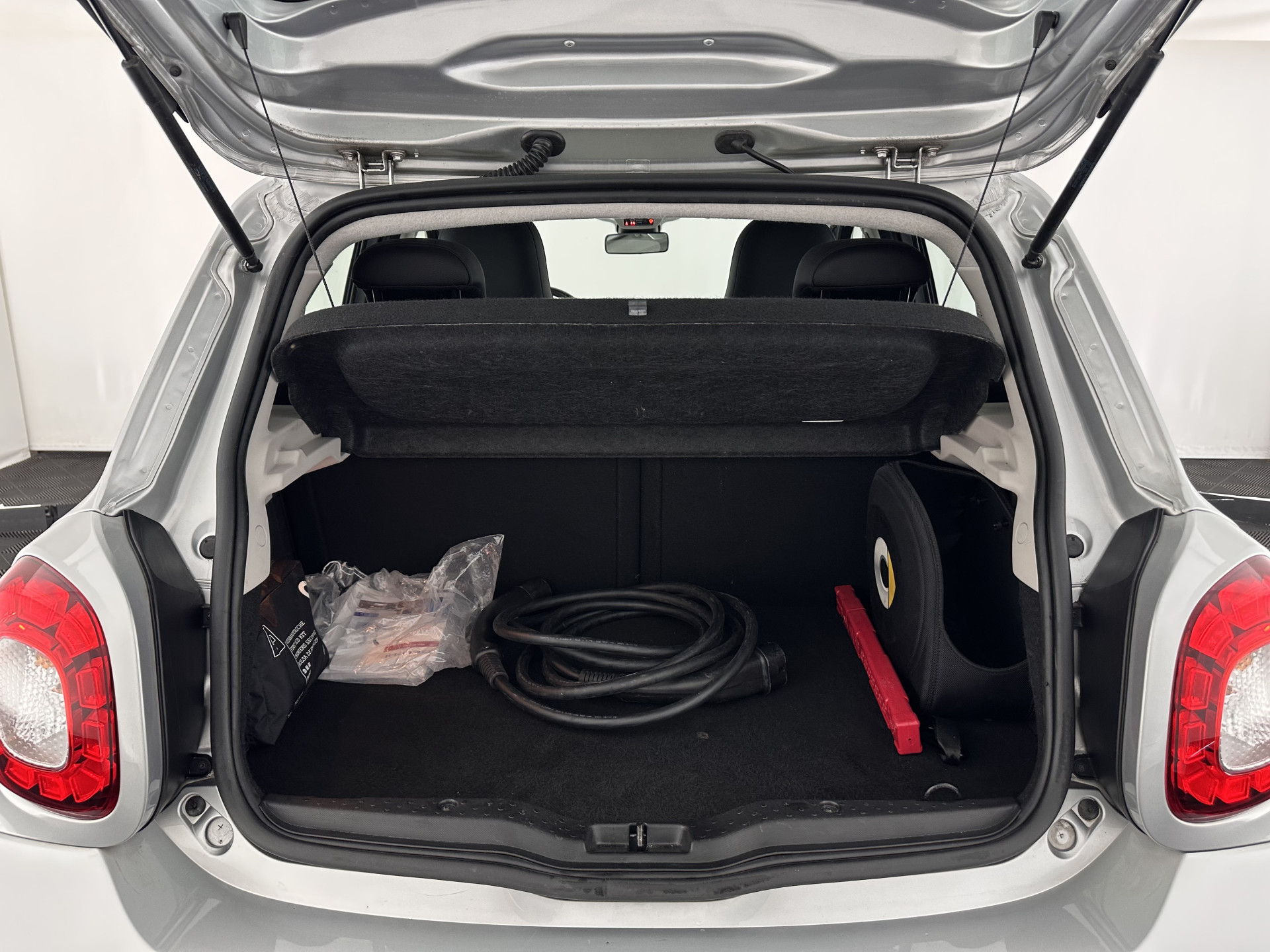 Smart forfour EQ Business Solution 18 kWh [ 3-Fase ] {SOH-89%} (INCL-BTW) Aut. *NAVI-FULLMAP | LEATHER | ECC | CRUISE | HEATED-COMFORT-SEATS | 15"ALU*