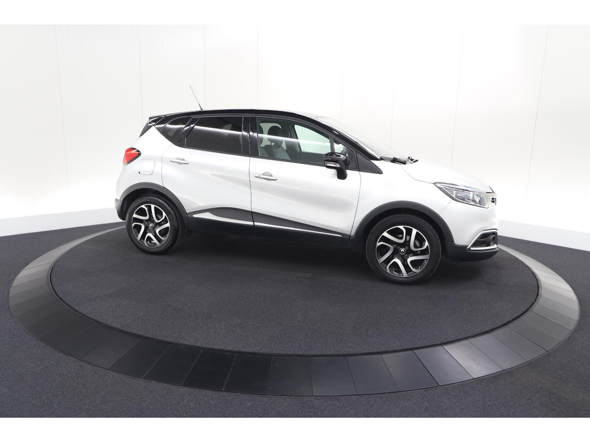 Renault Captur TCe 120 EDC Dynamique | Trekhaak | Camera | Climate Control | Navigatie