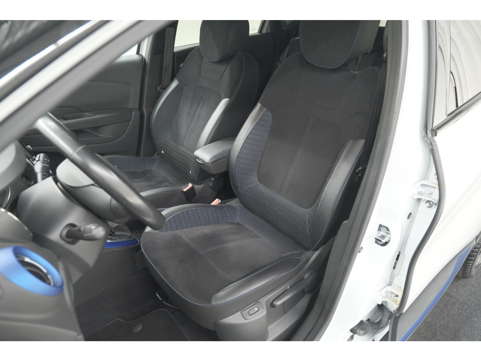Renault Captur TCe 150 EDC S-Version | Trekhaak| Camera | Dodehoekdetectie | Navigatie