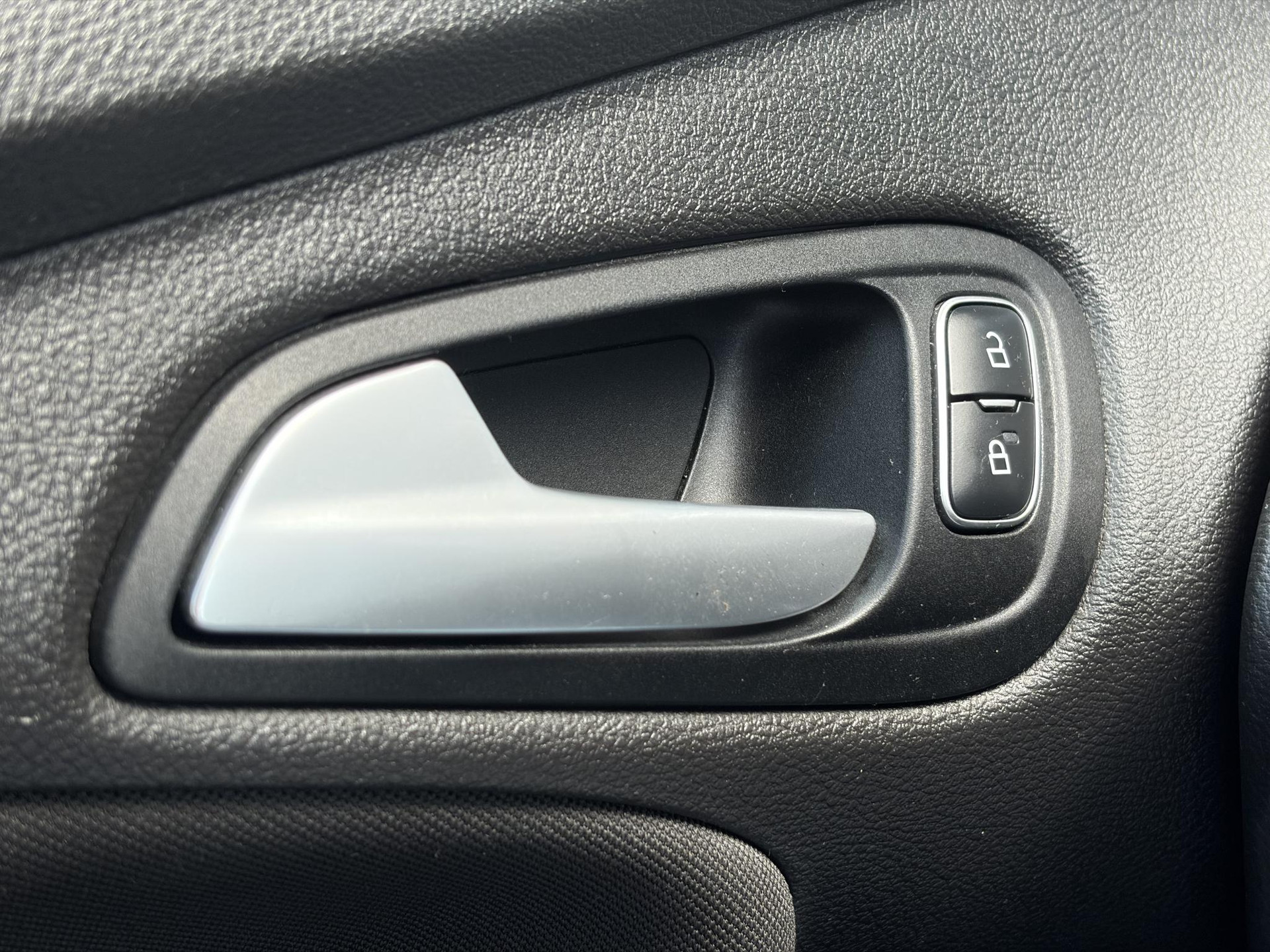 Ford Focus 1.0 Trend Edition Dealer Onderhouden,Trekhaak,Navi,Airco,Cruise,2e Eigenaar,N.A.P,102pk,Apk tot 09-2027