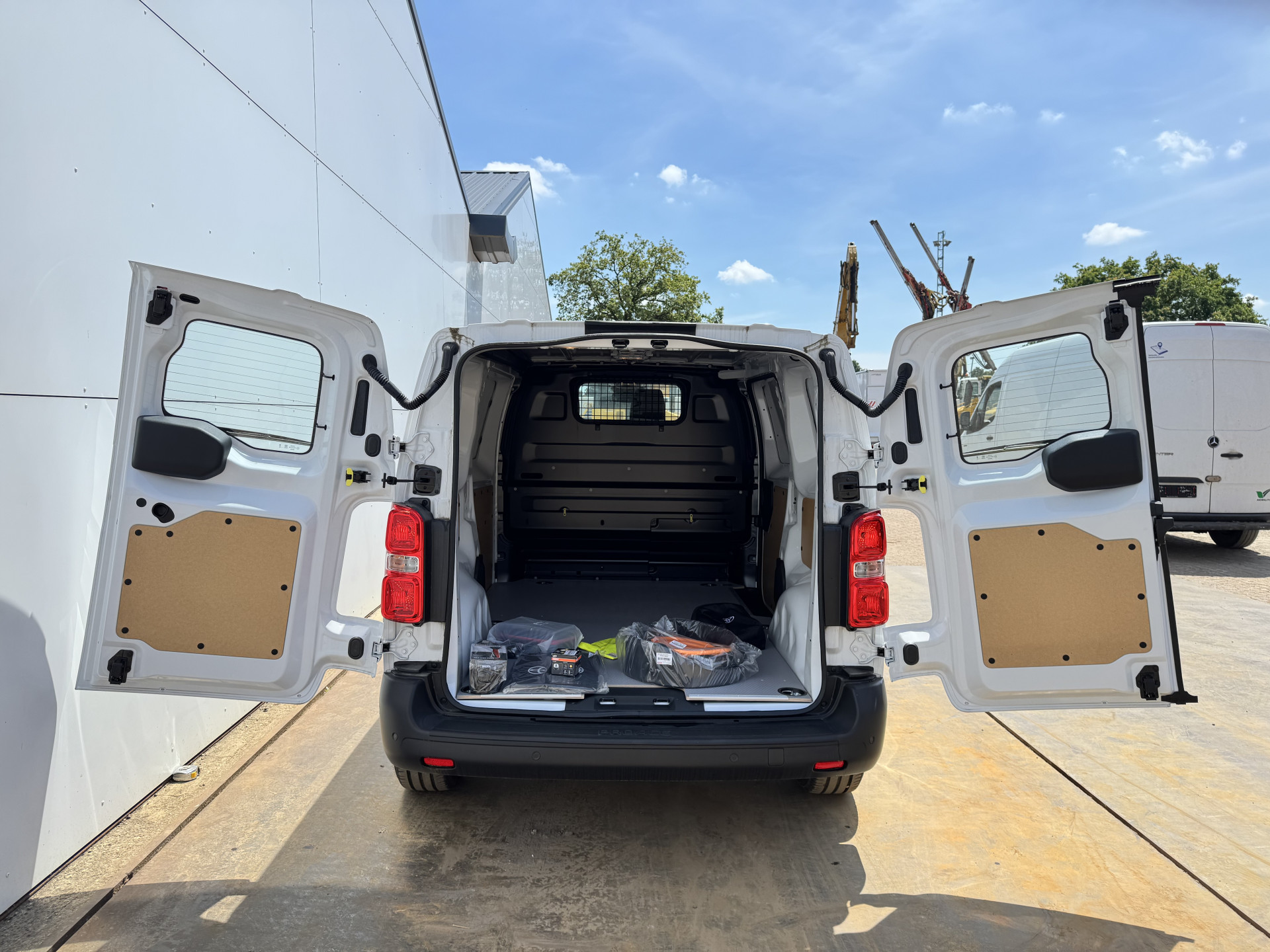 Toyota Proace Electric 75kWh Nieuw! Elektrisch L1 348km WLTP Snelladen Climate Control Cruise Control Camera Parkeersensoren v+a