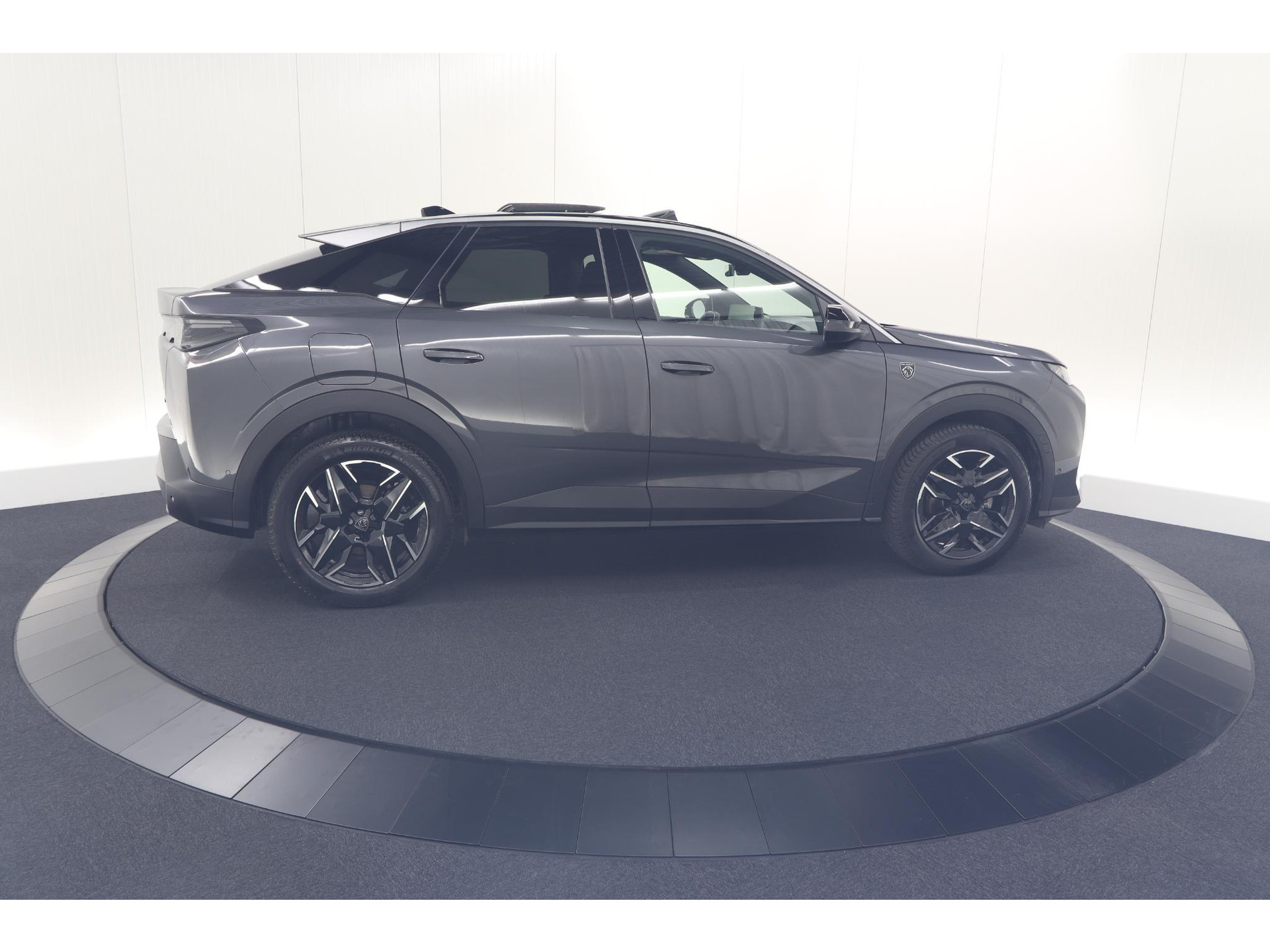 Peugeot 3008 1.2 Hybrid 136 GT | Panoramdak | 360 Camera | Stoelverwarming | Elektrische Kofferklep | Allseason Banden