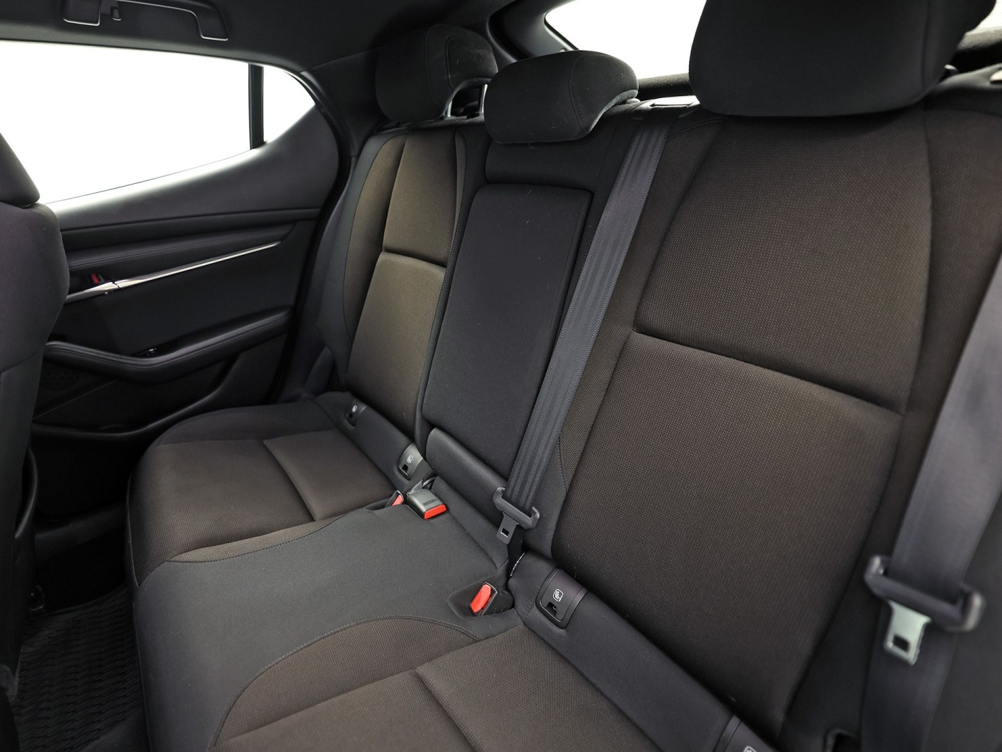 Mazda 3 2.0 e-SkyActiv-G M Hybrid 122 Automaat (GROOT NAVI, CLIMATE, STUUR/STOELVERWARMING, BOSE AUDIO, CAMERA, SPORTSTOELEN, ADAPTIVE CRUISE, HEAD-UP DISPLAY, NIEUWSTAAT)