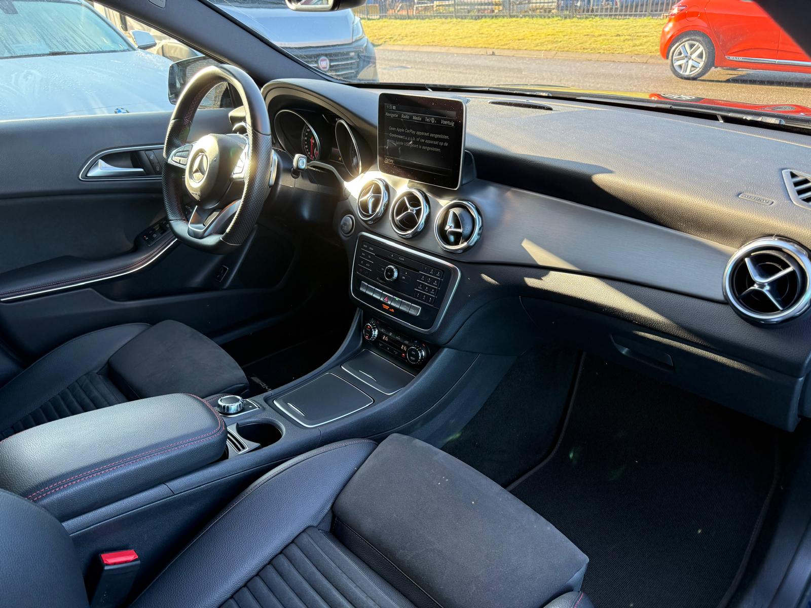 Mercedes-Benz GLA-klasse 180 Business Solution AMG | 2E EIGENAAR | 3/6/12MND GARANTIE | LED | CARPLAY | CRUISE | AUTOMAAT | STOELVERWARMING |