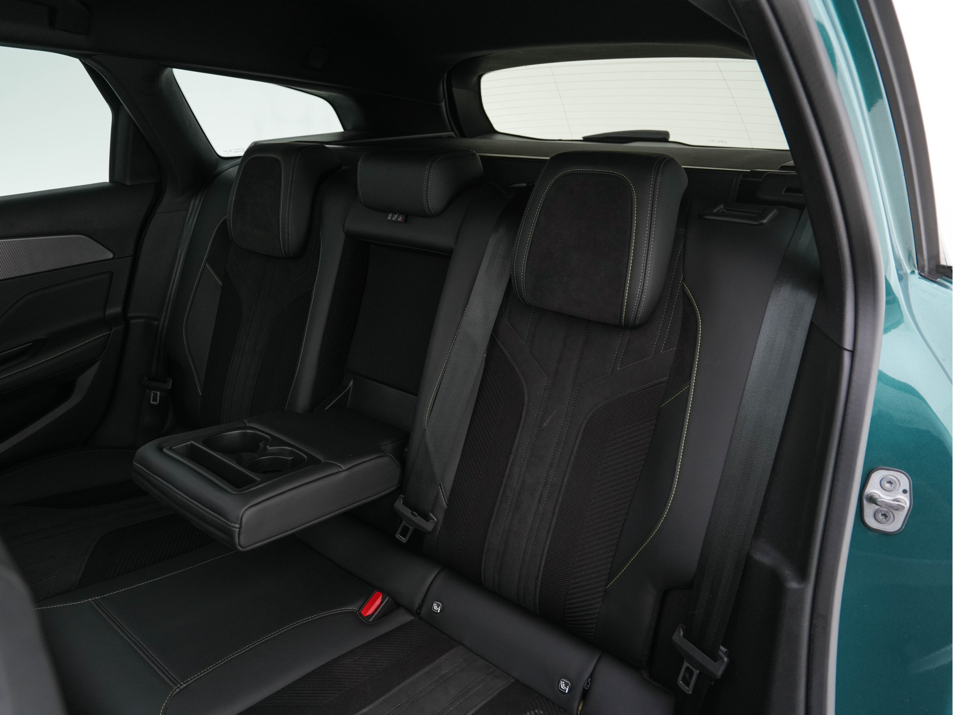 Peugeot 308 SW 1.6 HYbrid 180 GT-Sport-Pack Business (INCL-BTW) Aut. *PANO | LEATHER-MICROFIBRE | MATRIX-LED | TOPVIEW | MEMORY-PACK | ADAPTIVE-CRUISE | BLINDSPOT | DIGI-COCKPIT | HEATED-SPORTSEATS | KEYLESS | LANE-ASSIST | NAVI-FULLMAP | ...