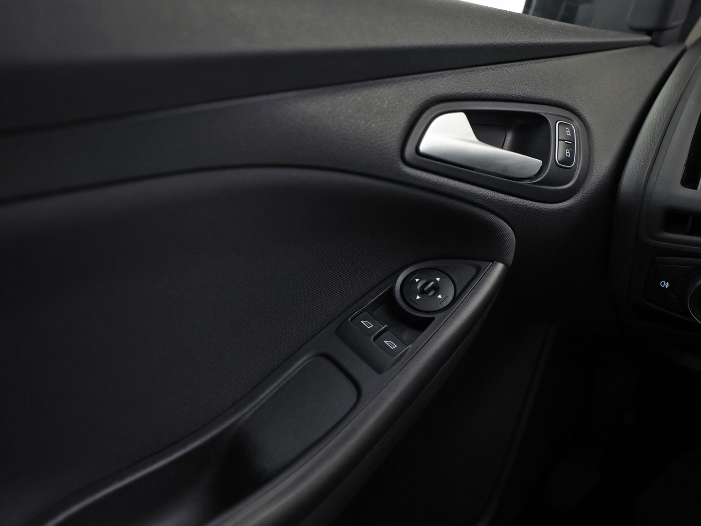 Ford Focus Wagon 1.0 Sport Automaat (NAVIGATIE, STUUR/STOELVERWARMING, LM VELGEN, SPORTSTOELEN, CRUISE, PARKEERSENSOREN, NIEUWSTAAT)