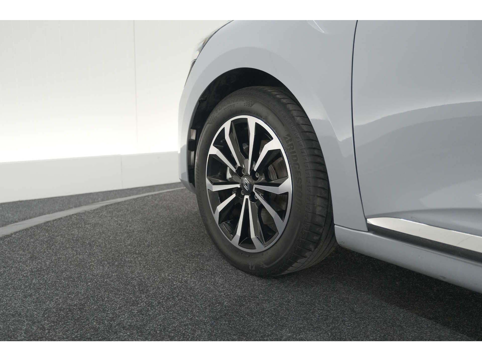 Renault Clio 1.6 E-Tech Full Hybrid 145 techno | 360 Camera | Adaptieve Cruise Control | Dodehoekdetectie | 9.3 Inch Groot Scherm