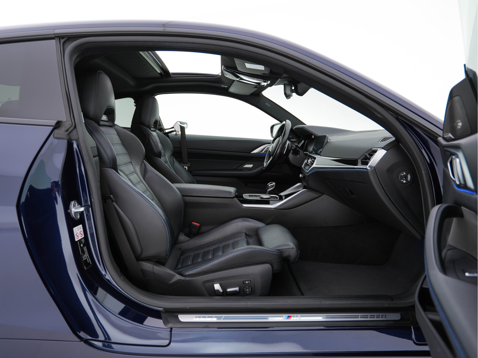 BMW 4-serie Coupé M440i xDrive High Executive Aut. *PANO | LEATHER | HARMAN/KARDON | HEAD-UP | LASER-LED | ADAPTIVE-CRUISE | TOPVIEW | MEMORY-PACK | KEYLESS | HEATED-SPORTSEATS | DAB+ | DIGI-COCKPIT | SHIFTPADDLES | TOWBAR | 19''ALU*