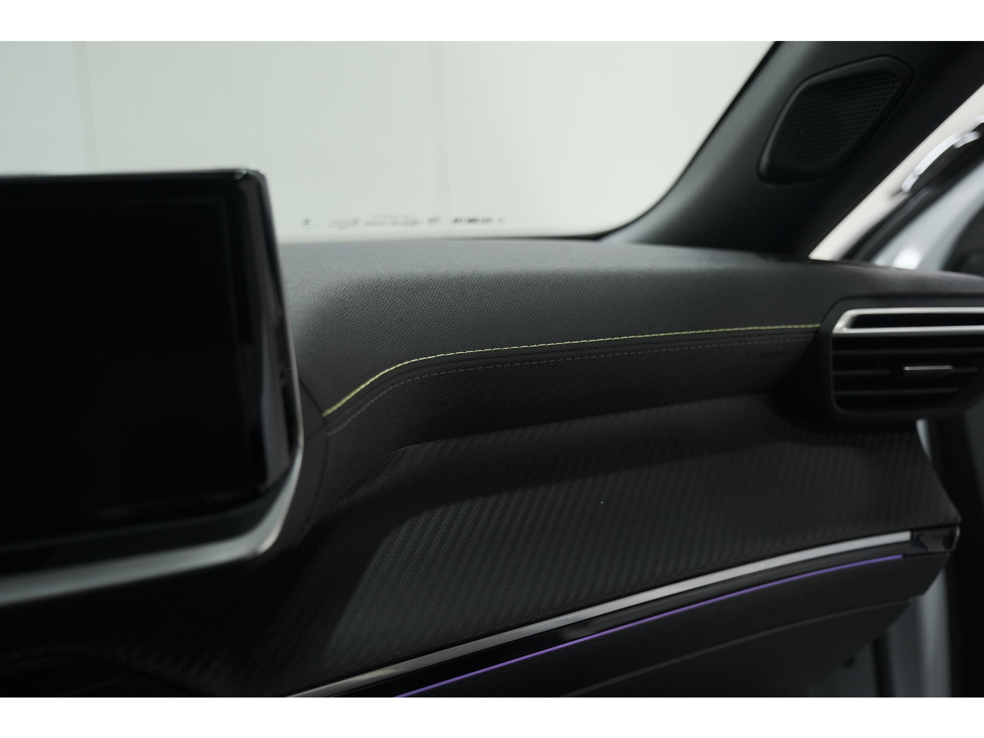 Peugeot 2008 PureTech 130 EAT8 GT | 360 Camera | Stoelmassage | Adaptieve Cruise Control | Dodehoekdetectie