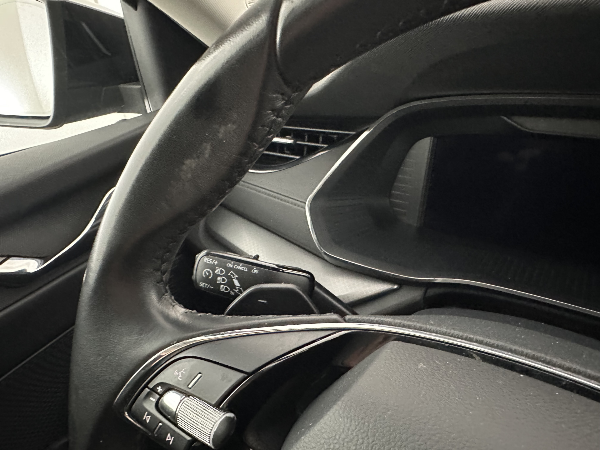 ŠKODA Octavia Combi 1.4 TSI iV PHEV Business Edition (Plug-in) (INCL-BTW) *FULL-LED | DIGI-COCKPIT | COMFORTSEATS | NAVI-FULLMAP | PRIVACY-GLASS | DAB | SHIFTPADDLES | ECC | PDC | CRUISE | TOWBAR | 18''ALU*