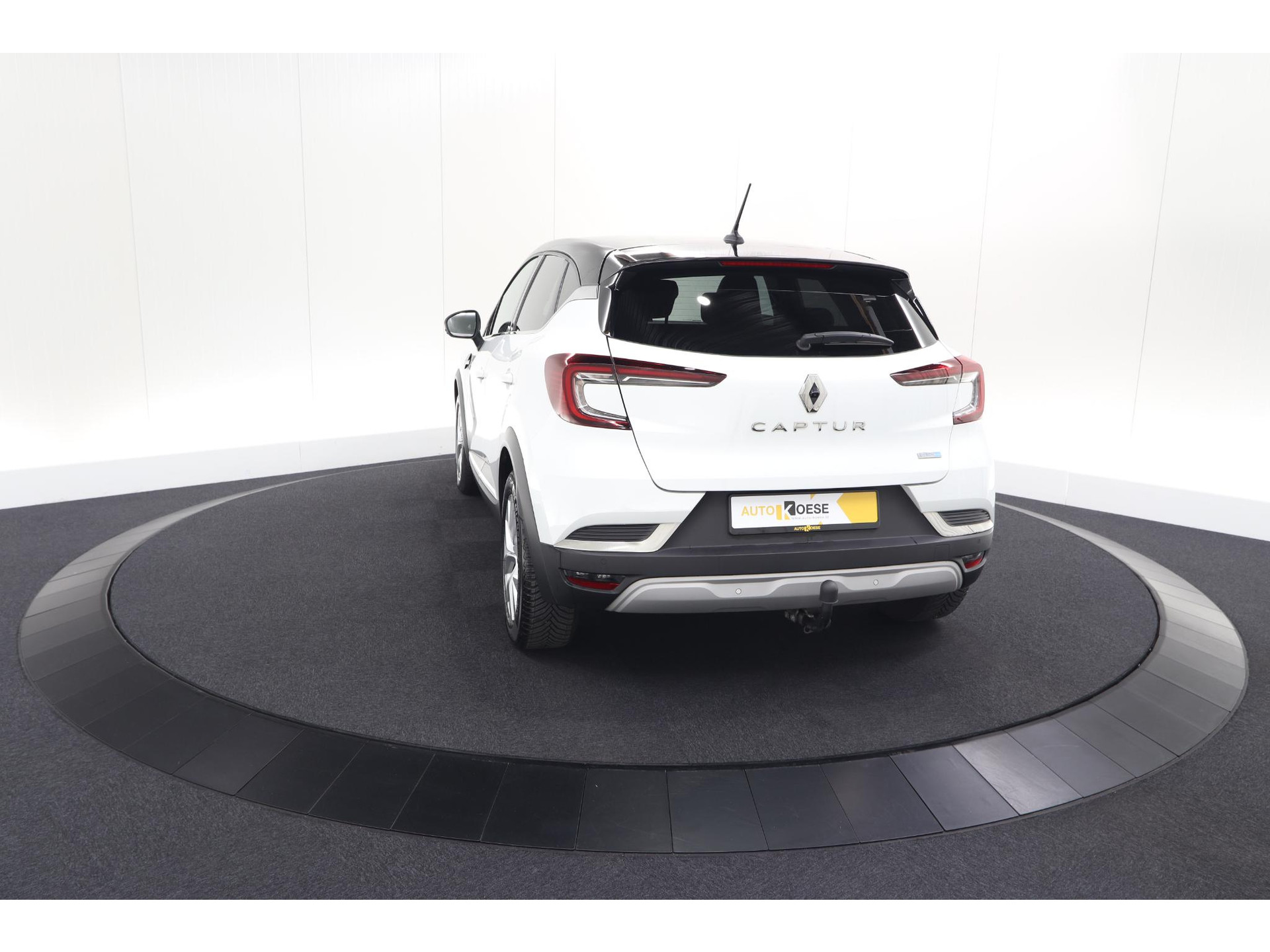 Renault Captur 1.6 E-Tech Hybrid 145 Intens | Trekhaak | Camera | Stoelverwarming | Navigatie
