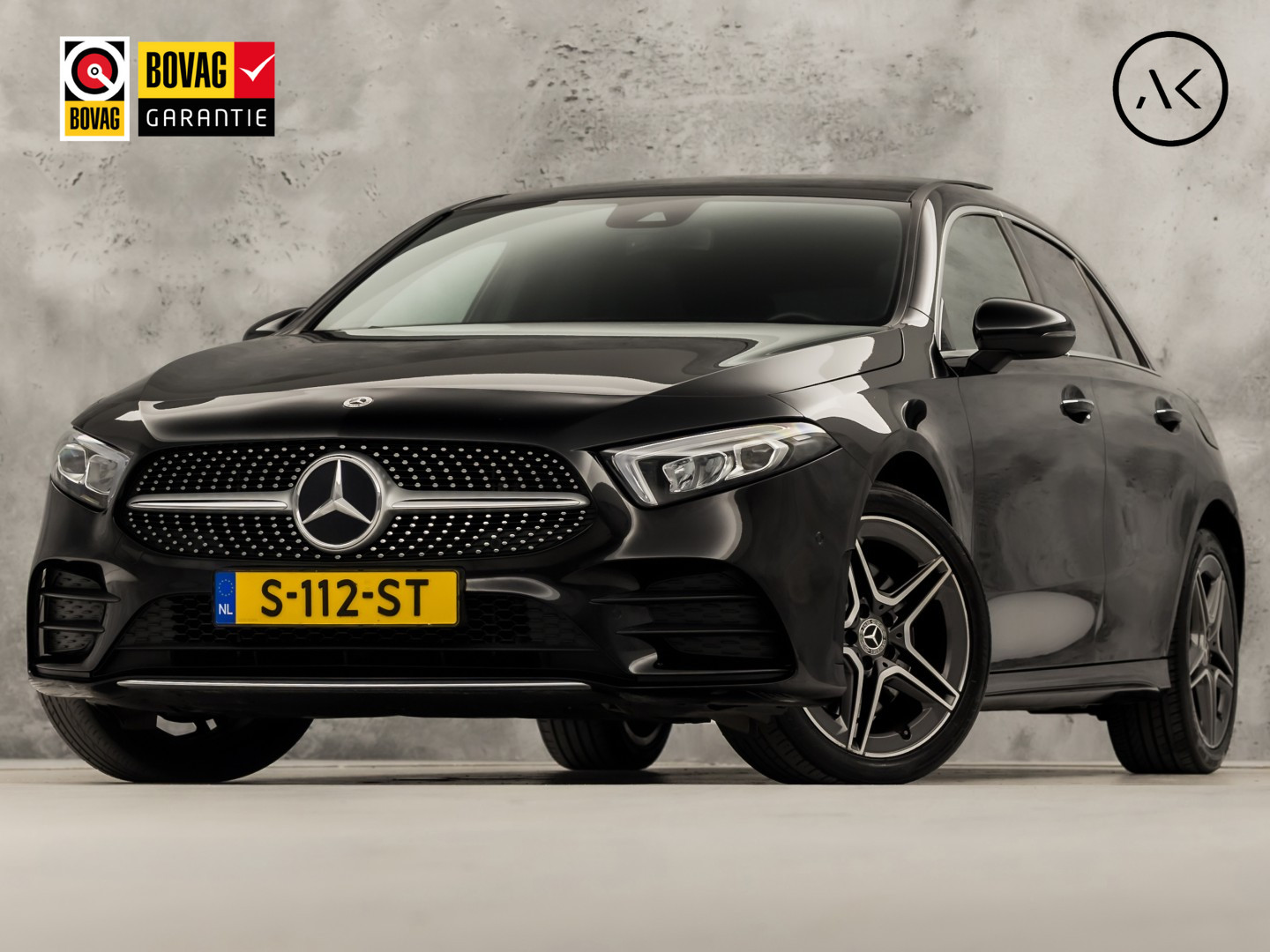 Mercedes-Benz A-Klasse 250 e AMG Sport 218Pk Automaat (PANORAMADAK, GROOT NAVI, SFEERVERLICHTING, CAMERA, GETINT GLAS, SPORTSTOELEN, LEDER/ALCANTARA, STOELVERWARMING, NIEUWSTAAT)