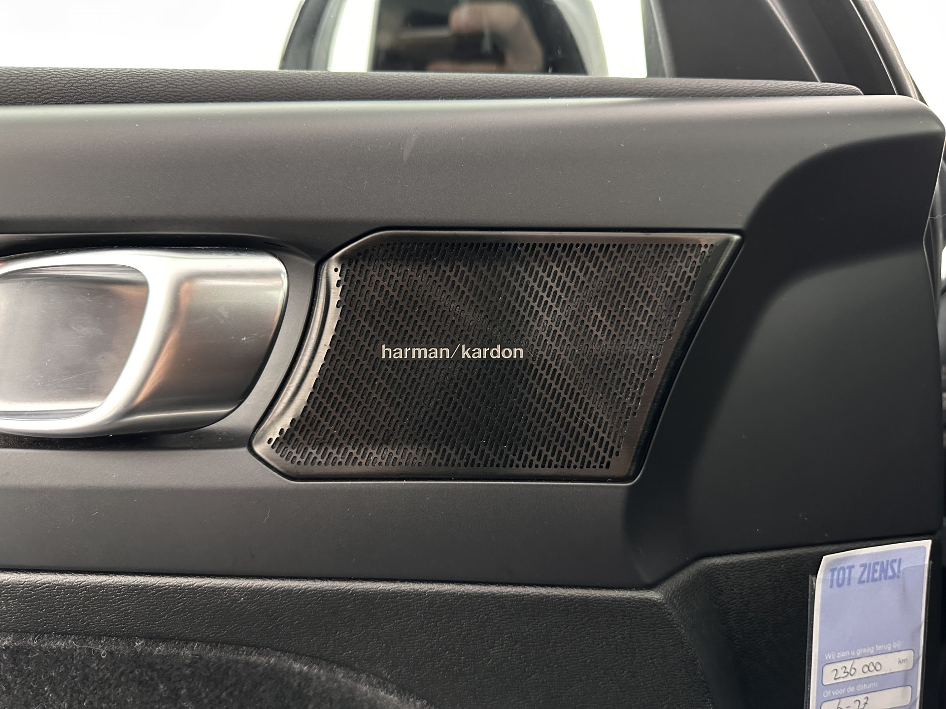 Volvo XC40 Recharge P8 AWD R-Design [ 3-Fase-11kW ] {SOH-90%} (INCL-BTW) Aut. *PANO | LEATHER-ALCANTARA | ADAPTIVE-CRUISE | DIGI-COCKPIT | FULL-LED | HARMAN/KARDON | TOPVIEW | NAVI-FULLMAP | ECC | PDC | KEYLESS | HEATED-SPORTSEATS | TOWBAR | 20''ALU*